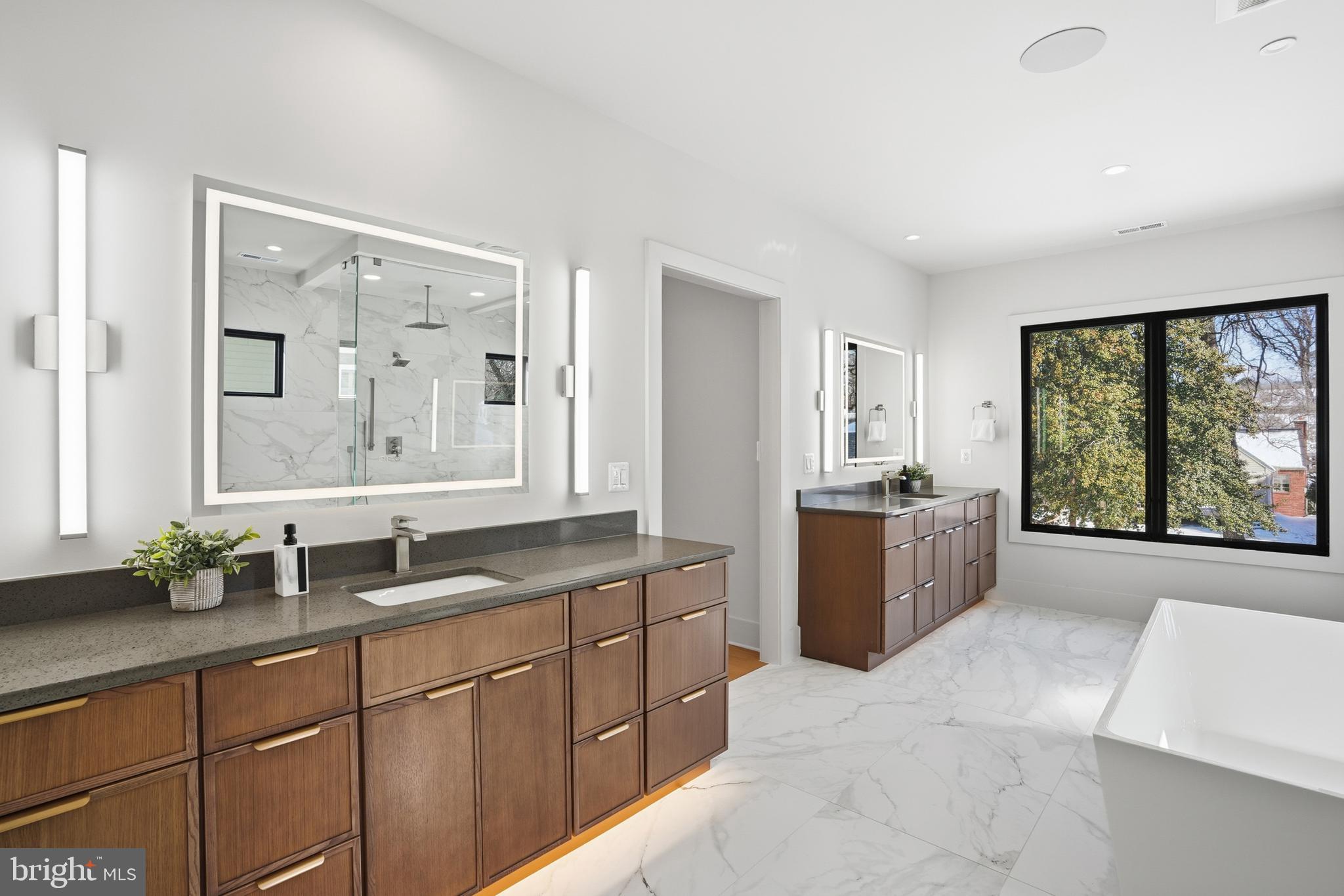 WESTHAMPTON - Residential