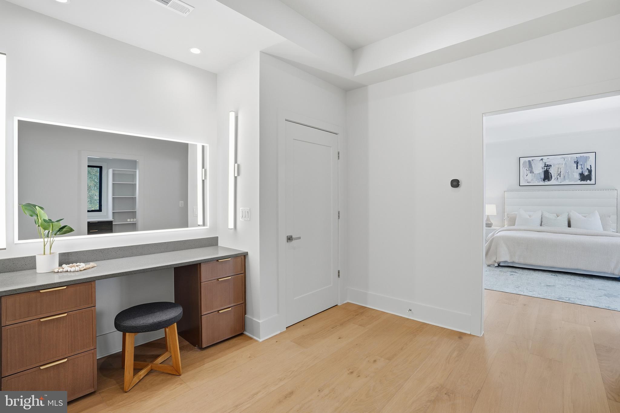 WESTHAMPTON - Residential