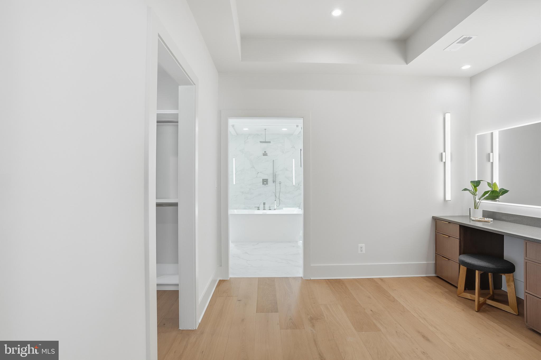 WESTHAMPTON - Residential