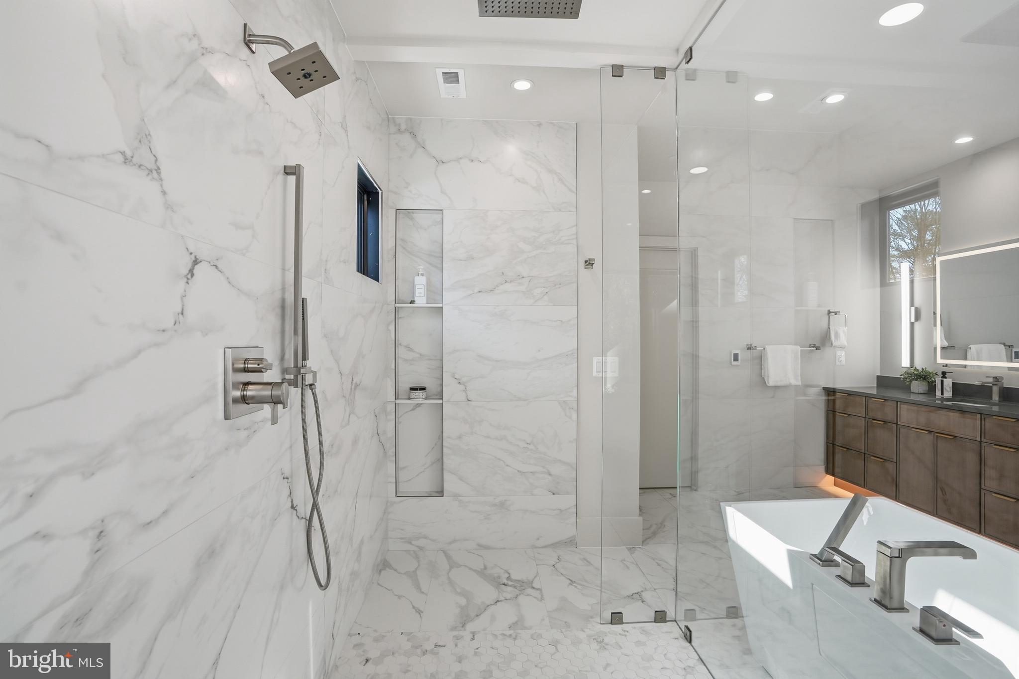 WESTHAMPTON - Residential