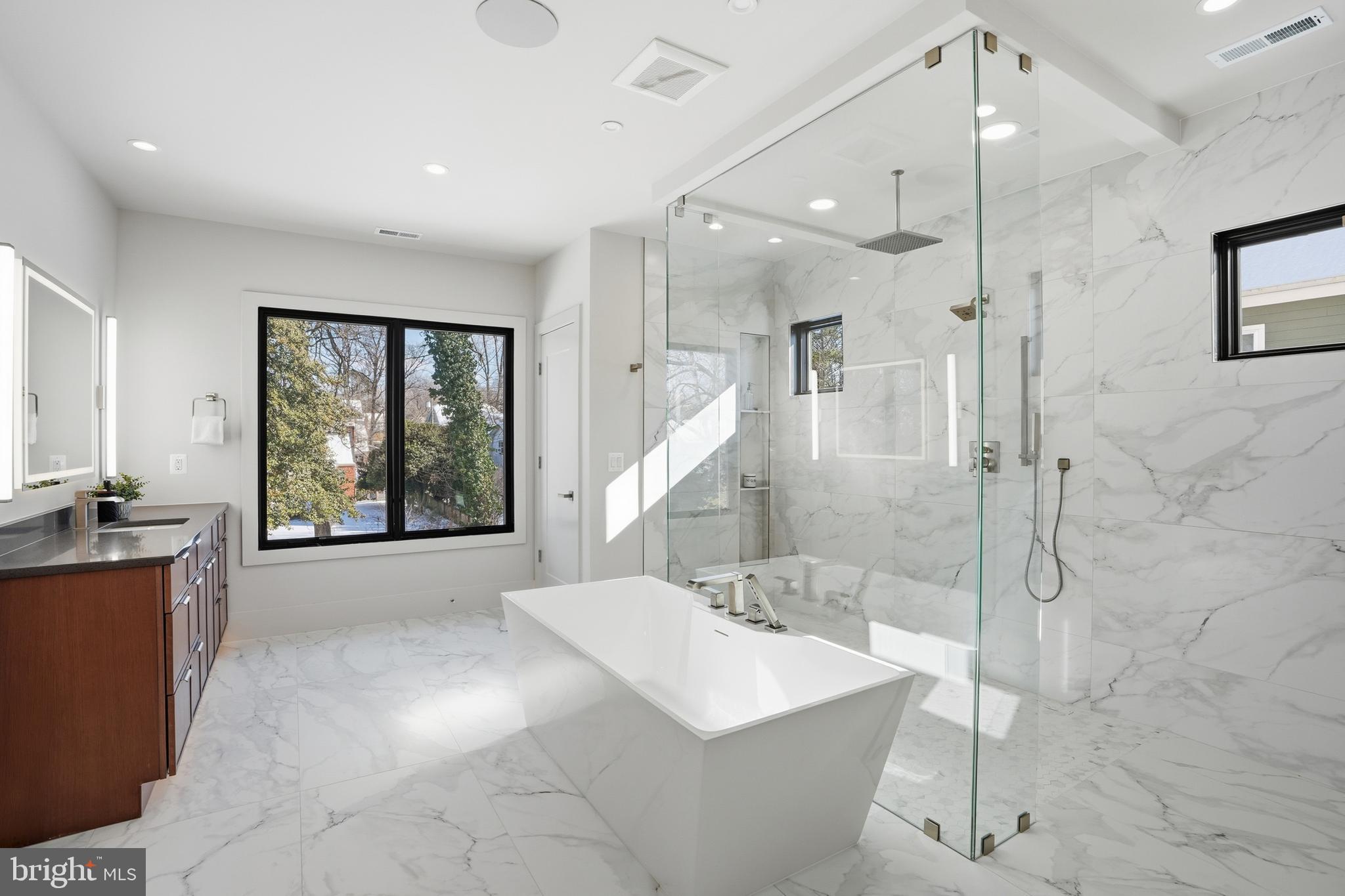 WESTHAMPTON - Residential