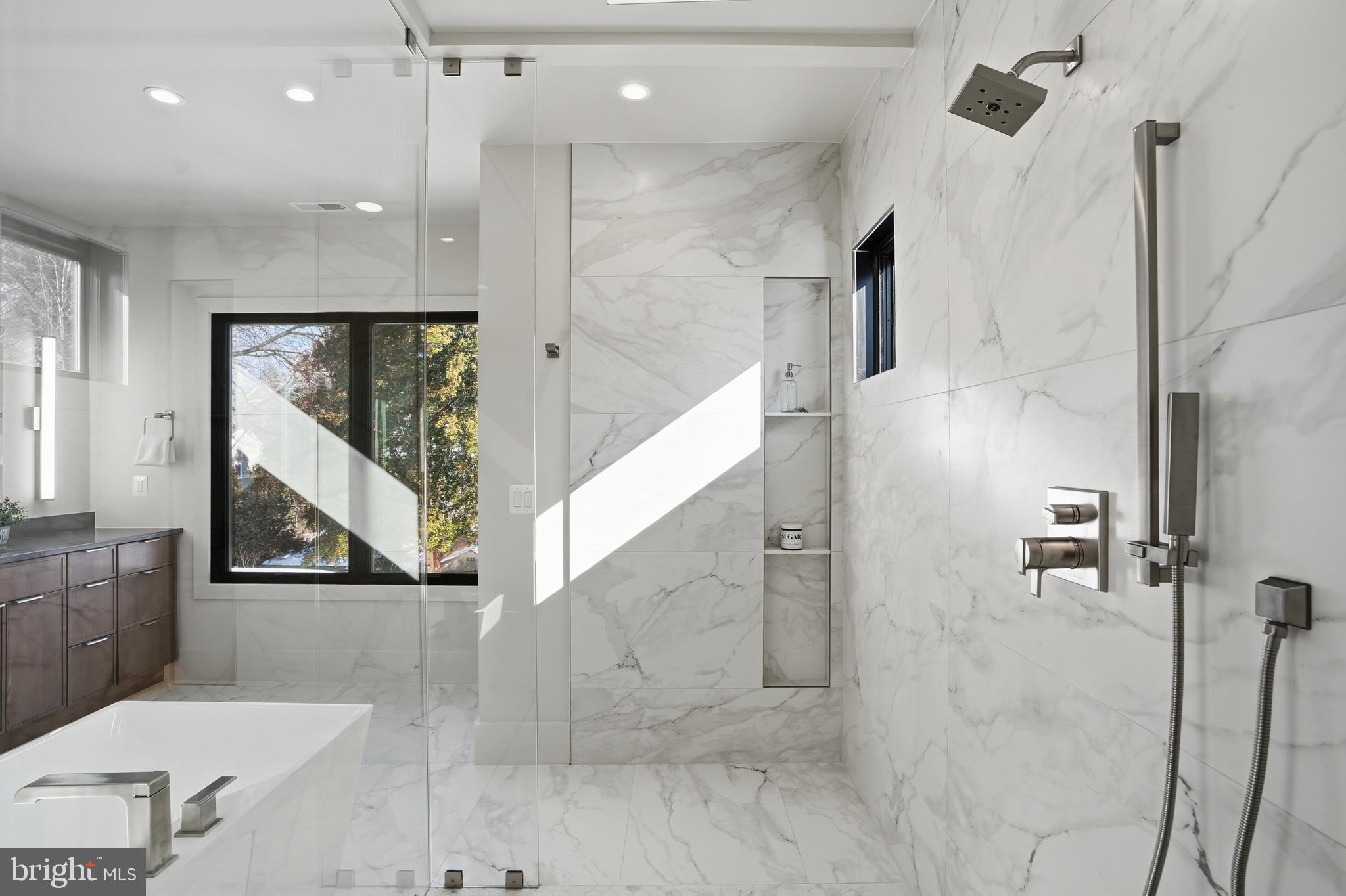 WESTHAMPTON - Residential