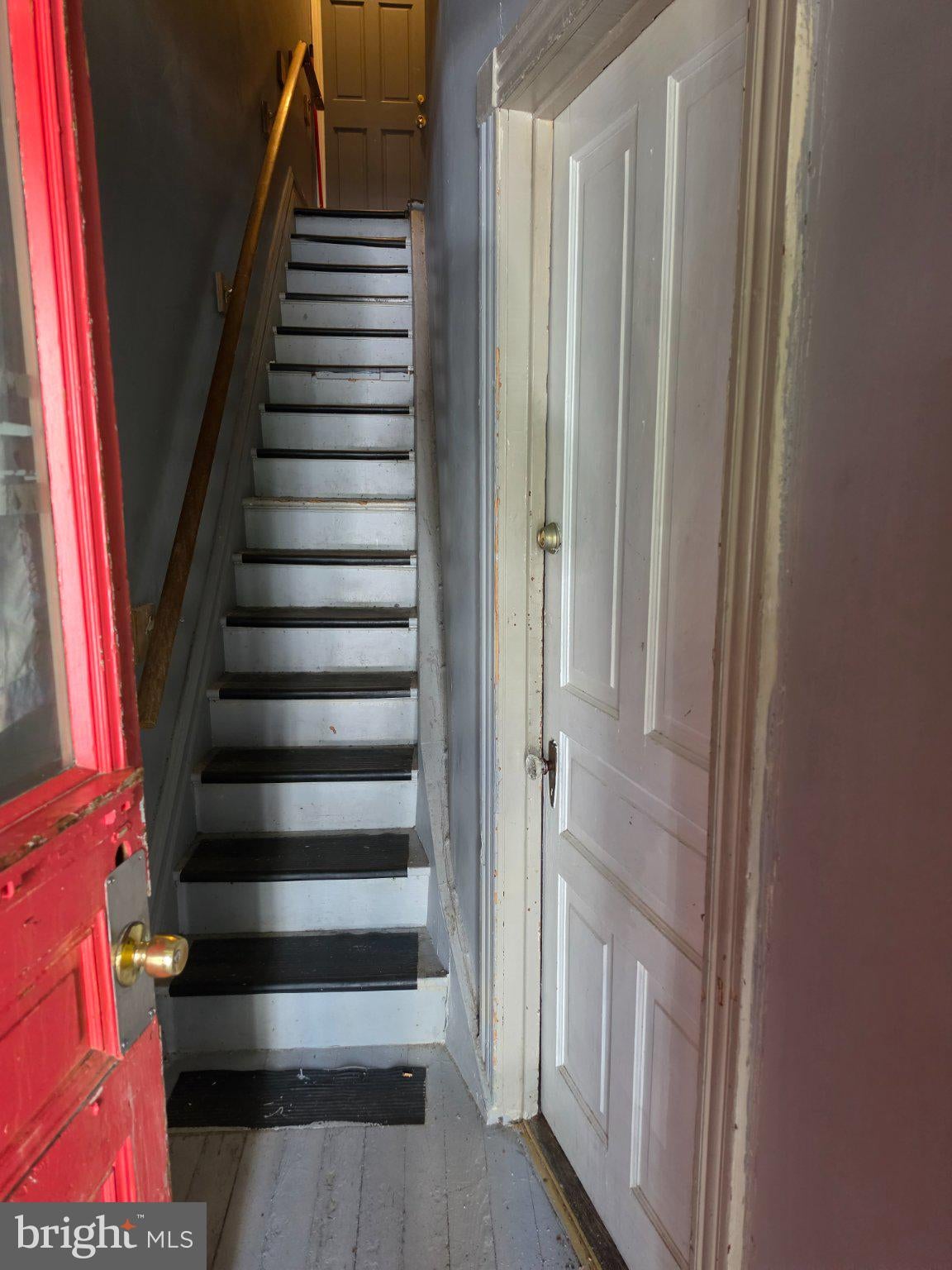 142 W DOUGLASS STREET