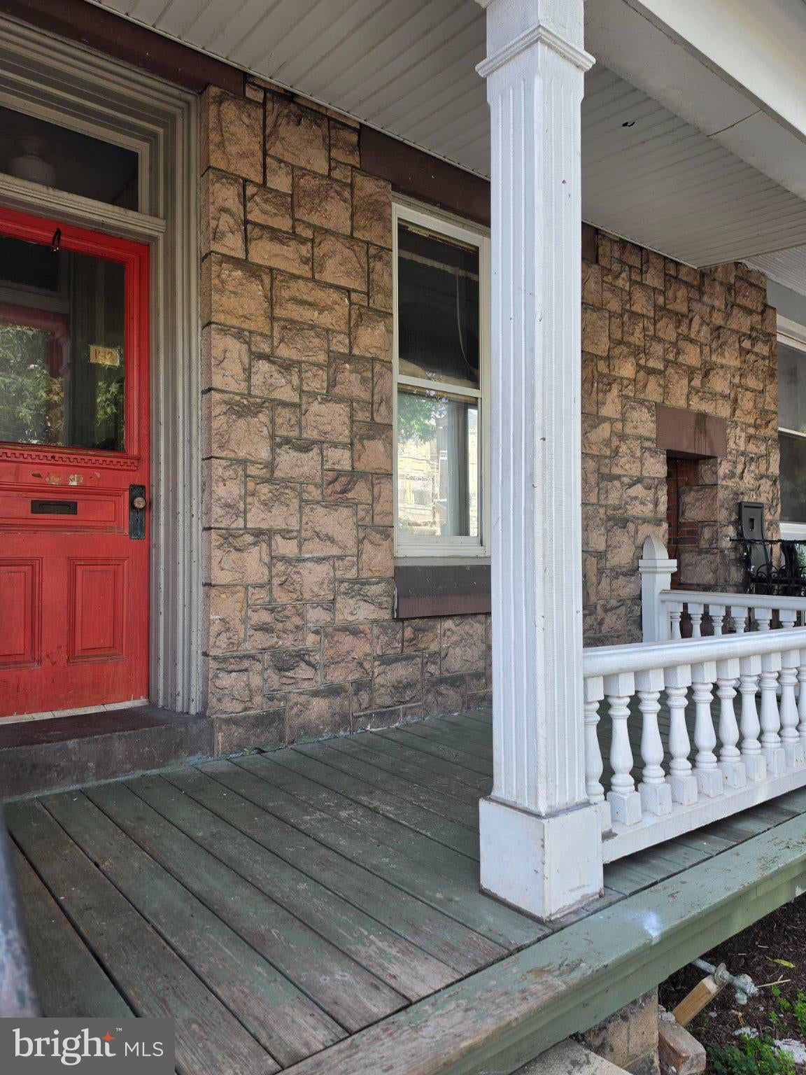 142 W DOUGLASS STREET