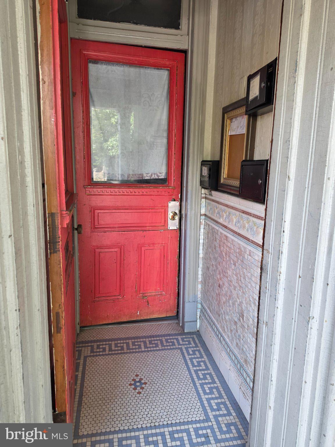 142 W DOUGLASS STREET