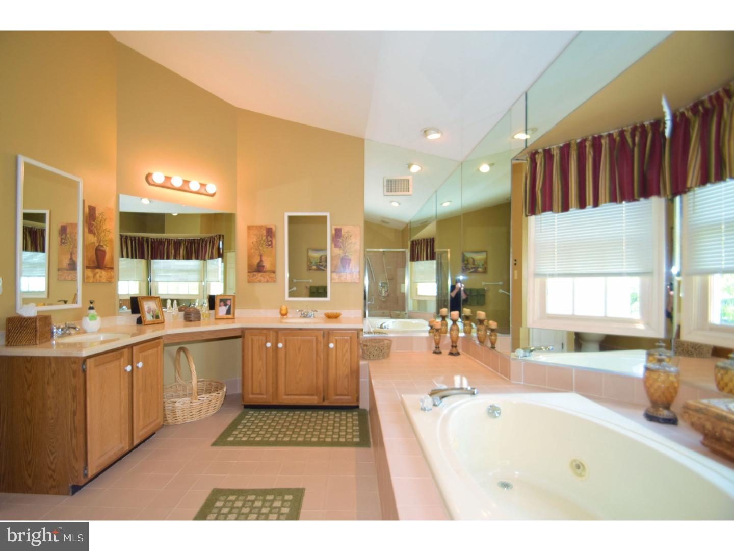PINE CREST - Residential