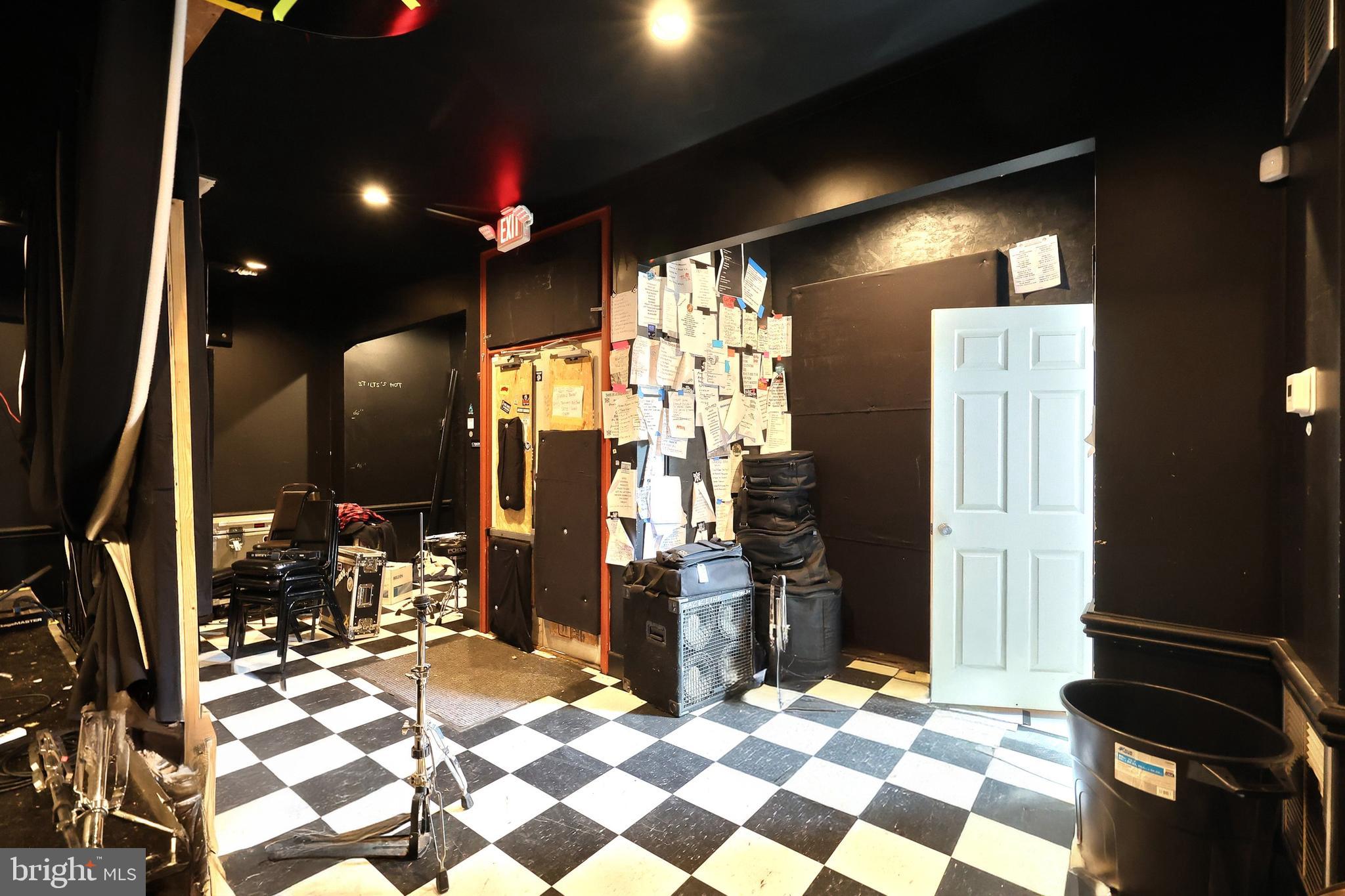 YORK CITY - Commercial Sale