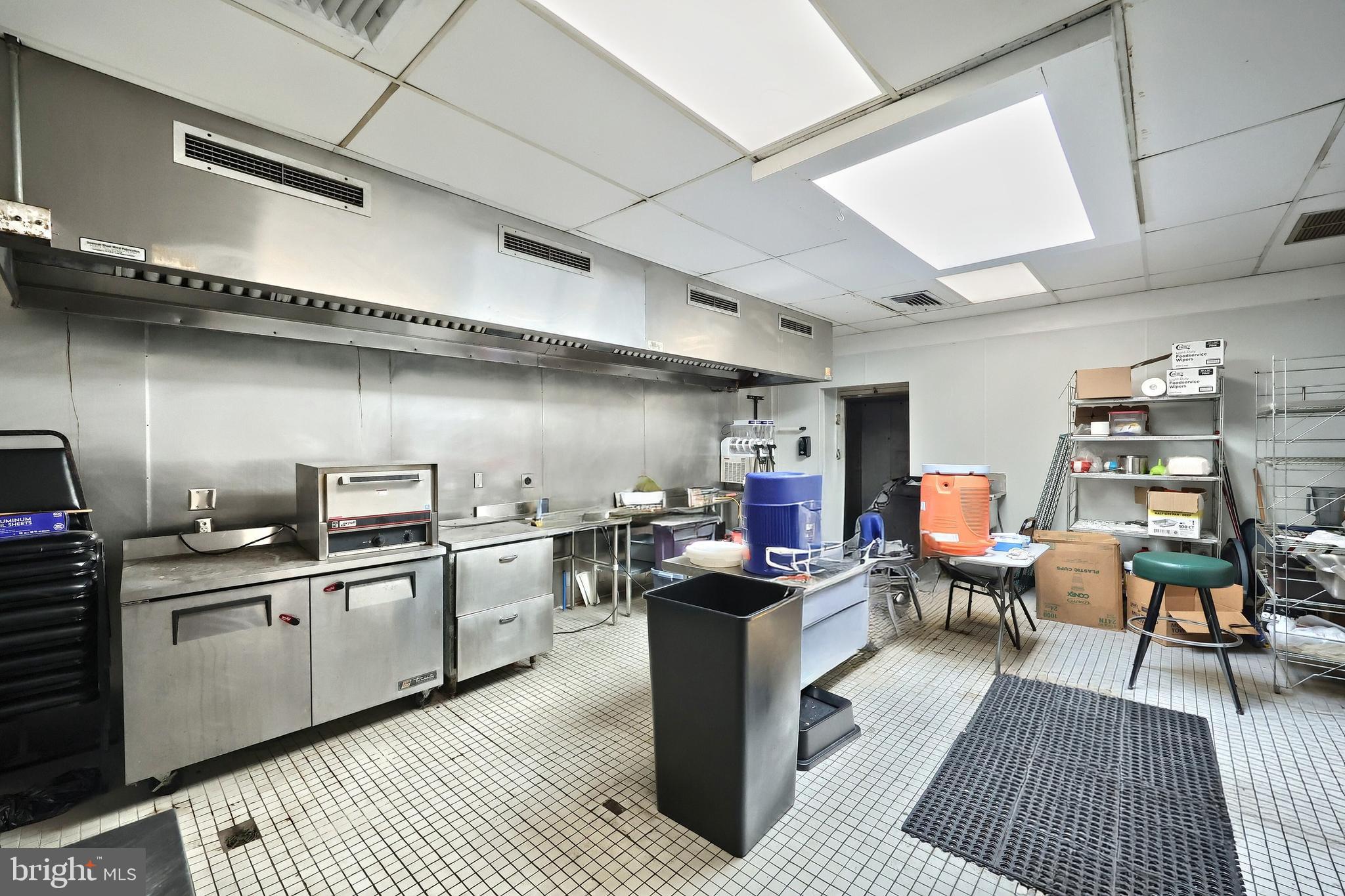 YORK CITY - Commercial Sale