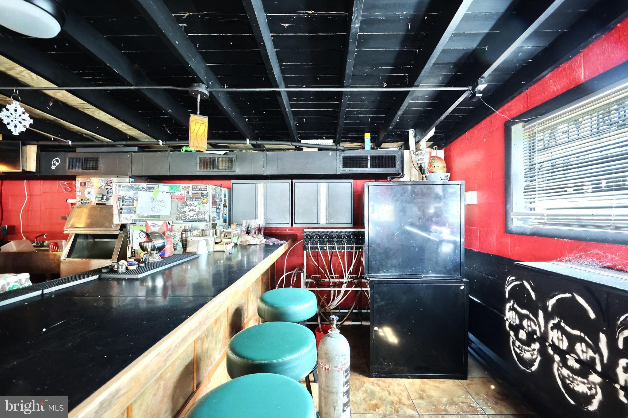 YORK CITY - Commercial Sale