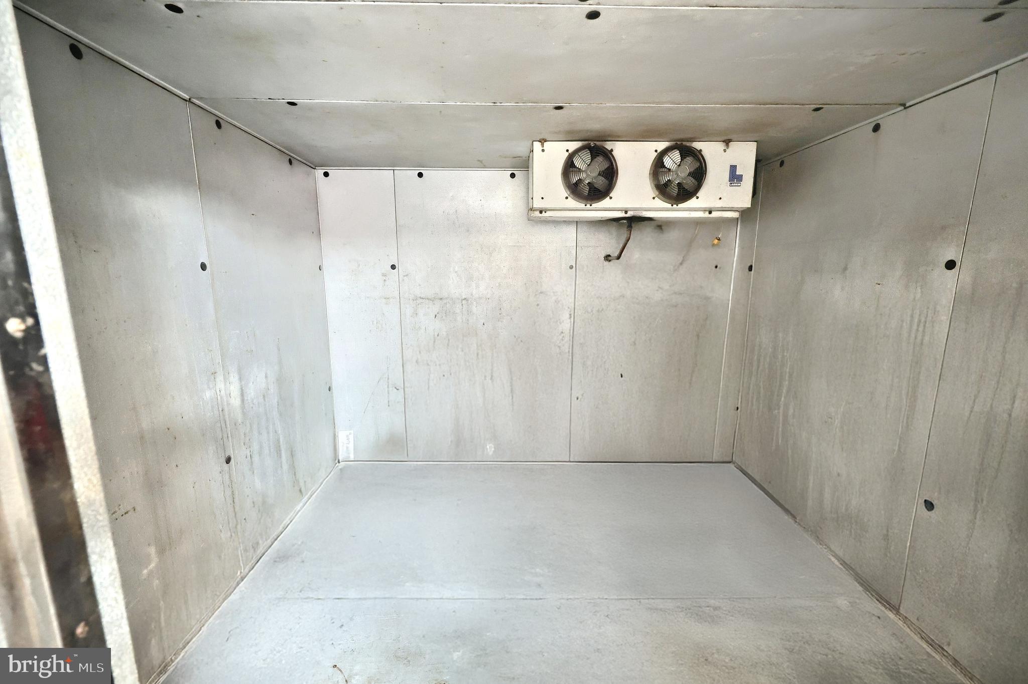 YORK CITY - Commercial Sale