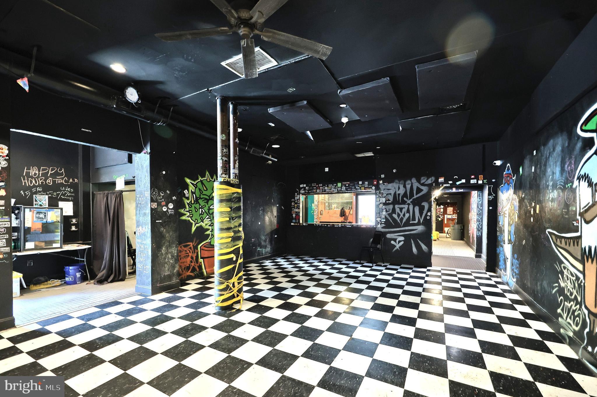 YORK CITY - Commercial Sale