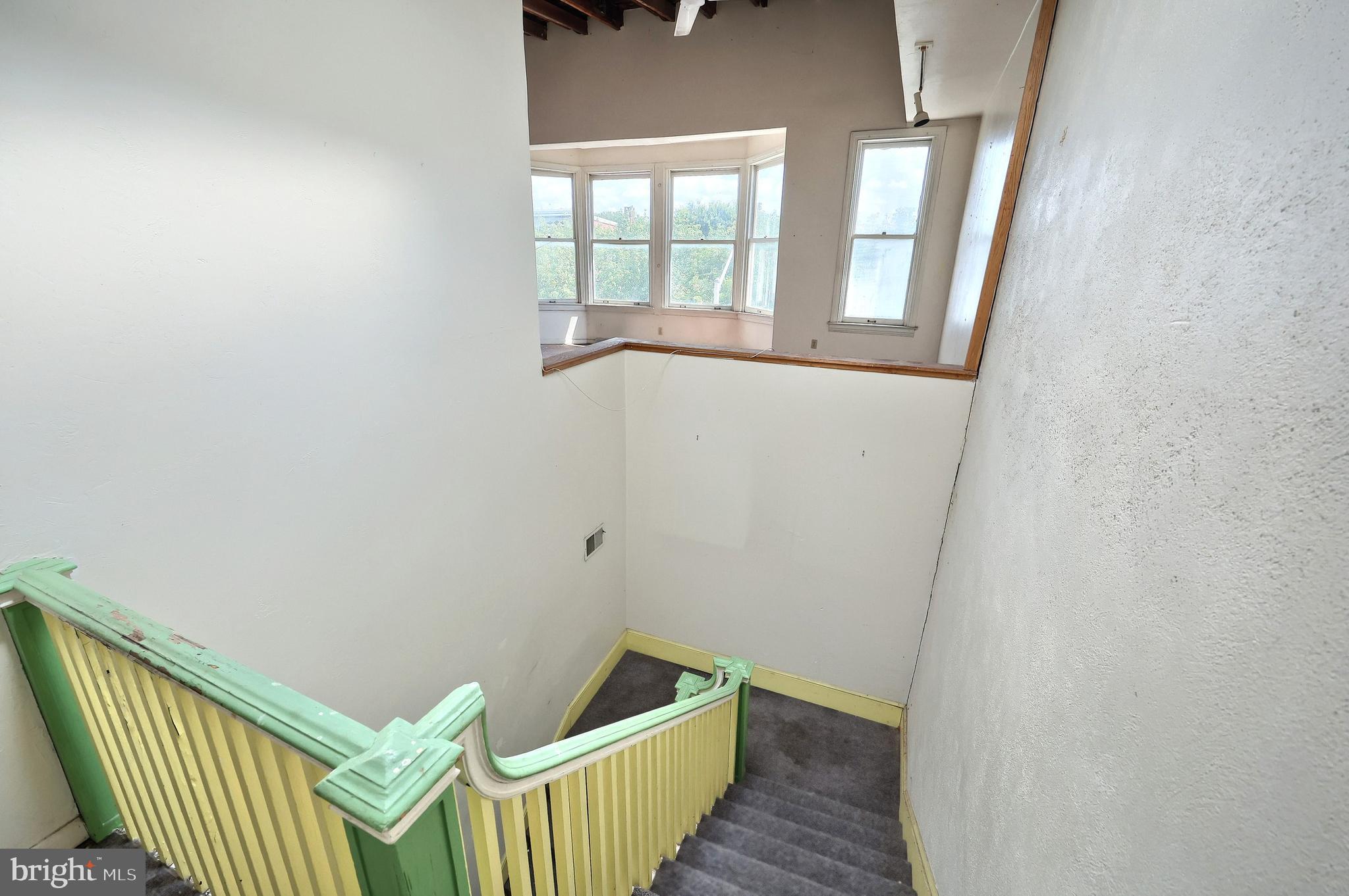 YORK CITY - Commercial Sale