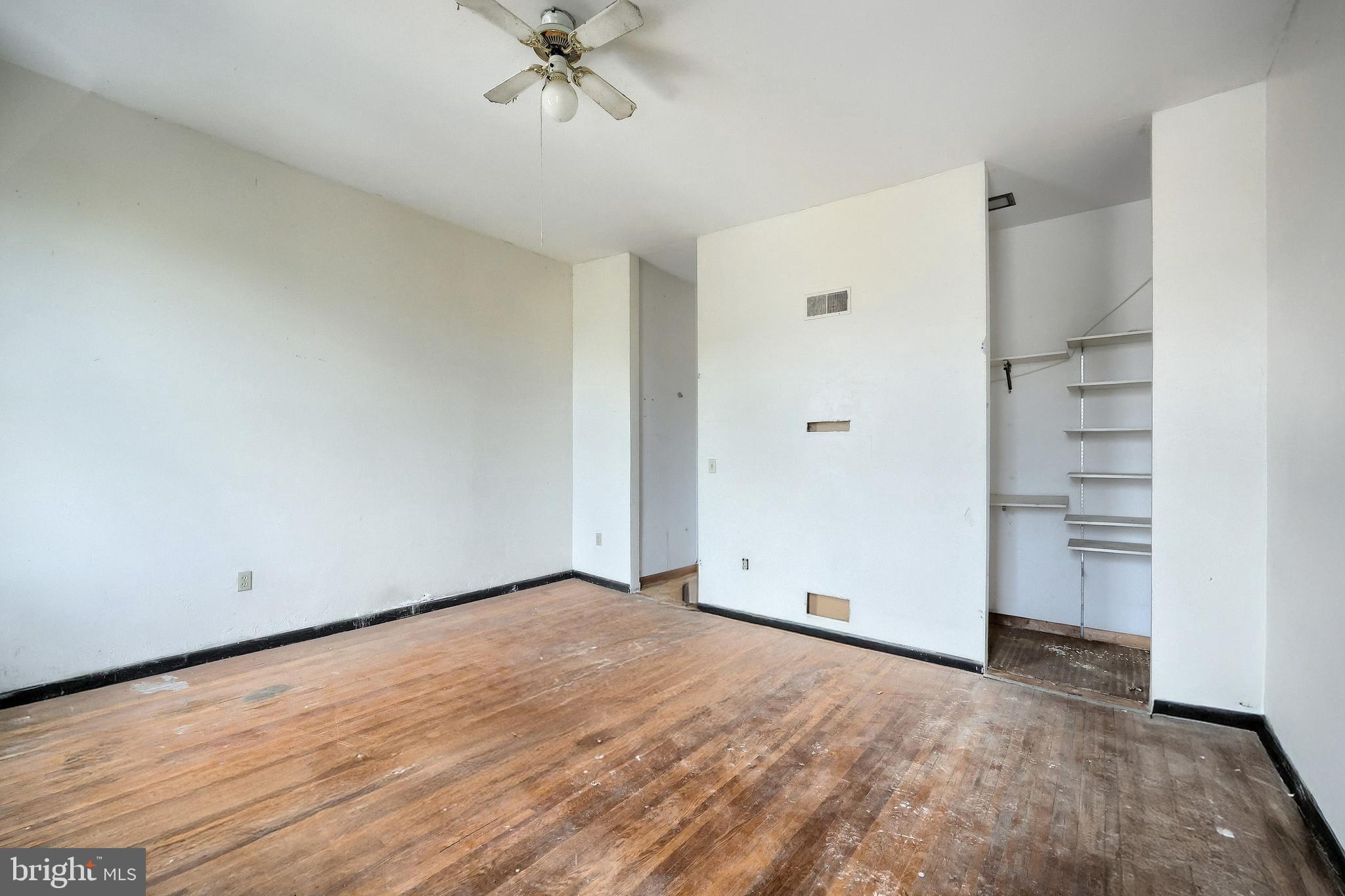 YORK CITY - Commercial Sale