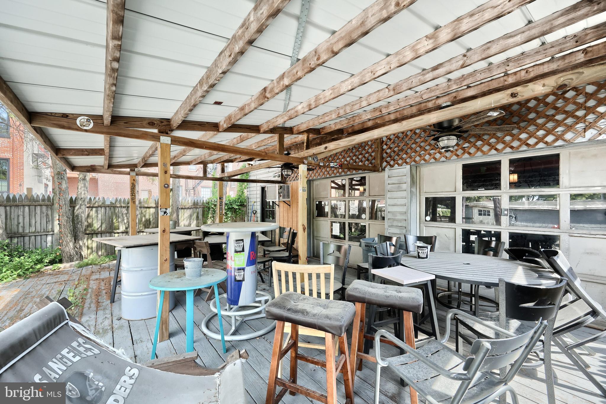 YORK CITY - Commercial Sale