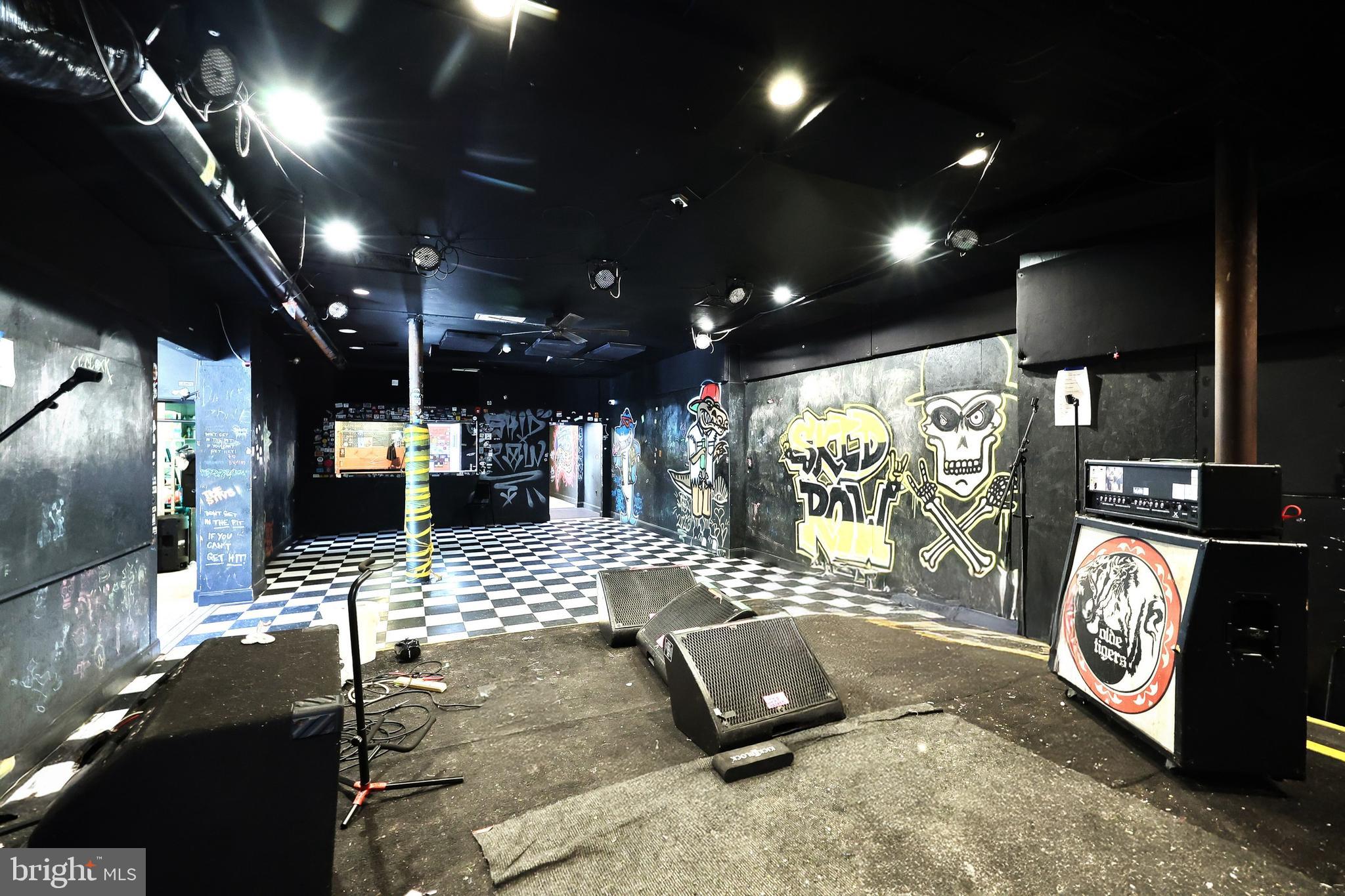 YORK CITY - Commercial Sale