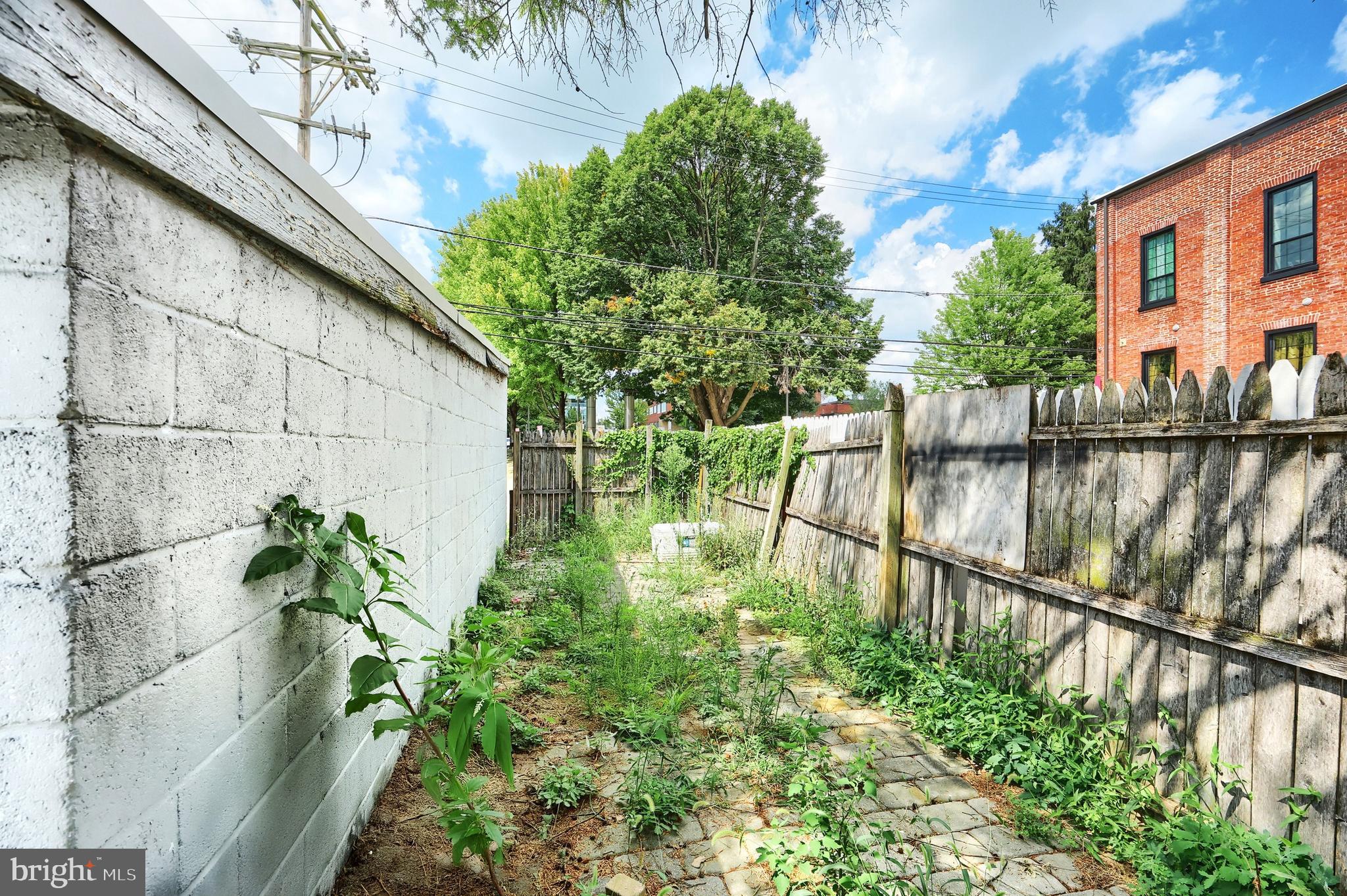 YORK CITY - Commercial Sale