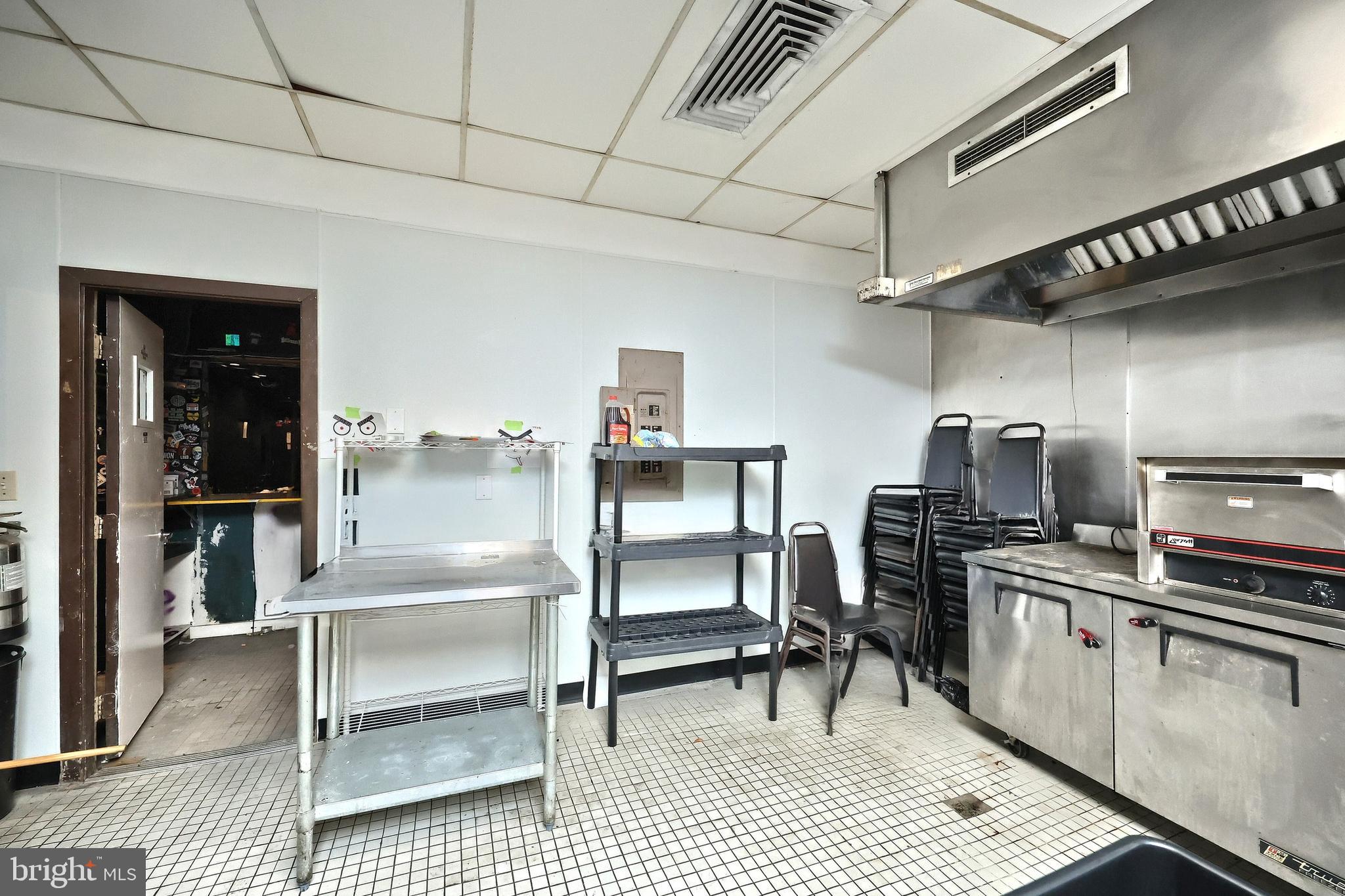 YORK CITY - Commercial Sale