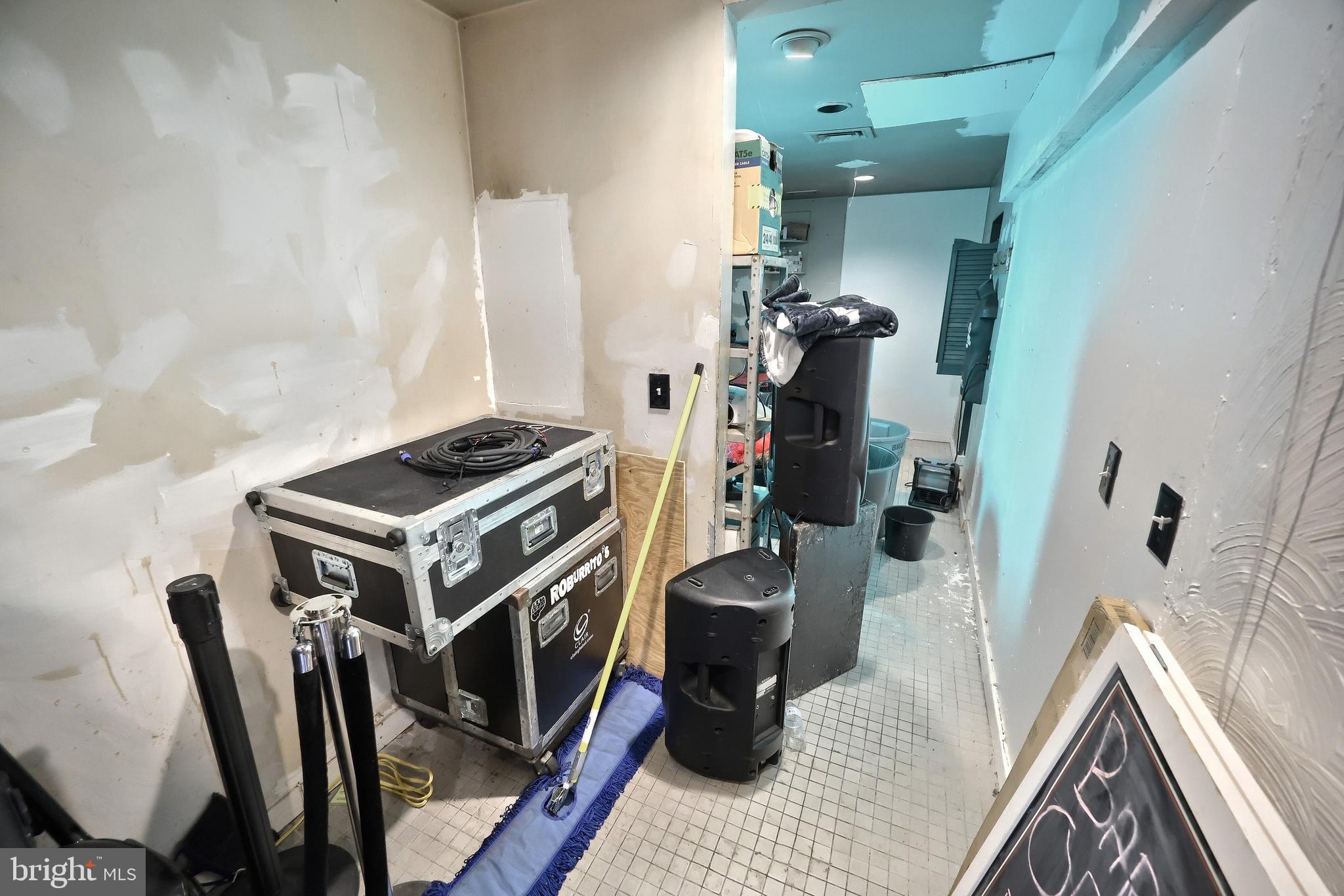 YORK CITY - Commercial Sale