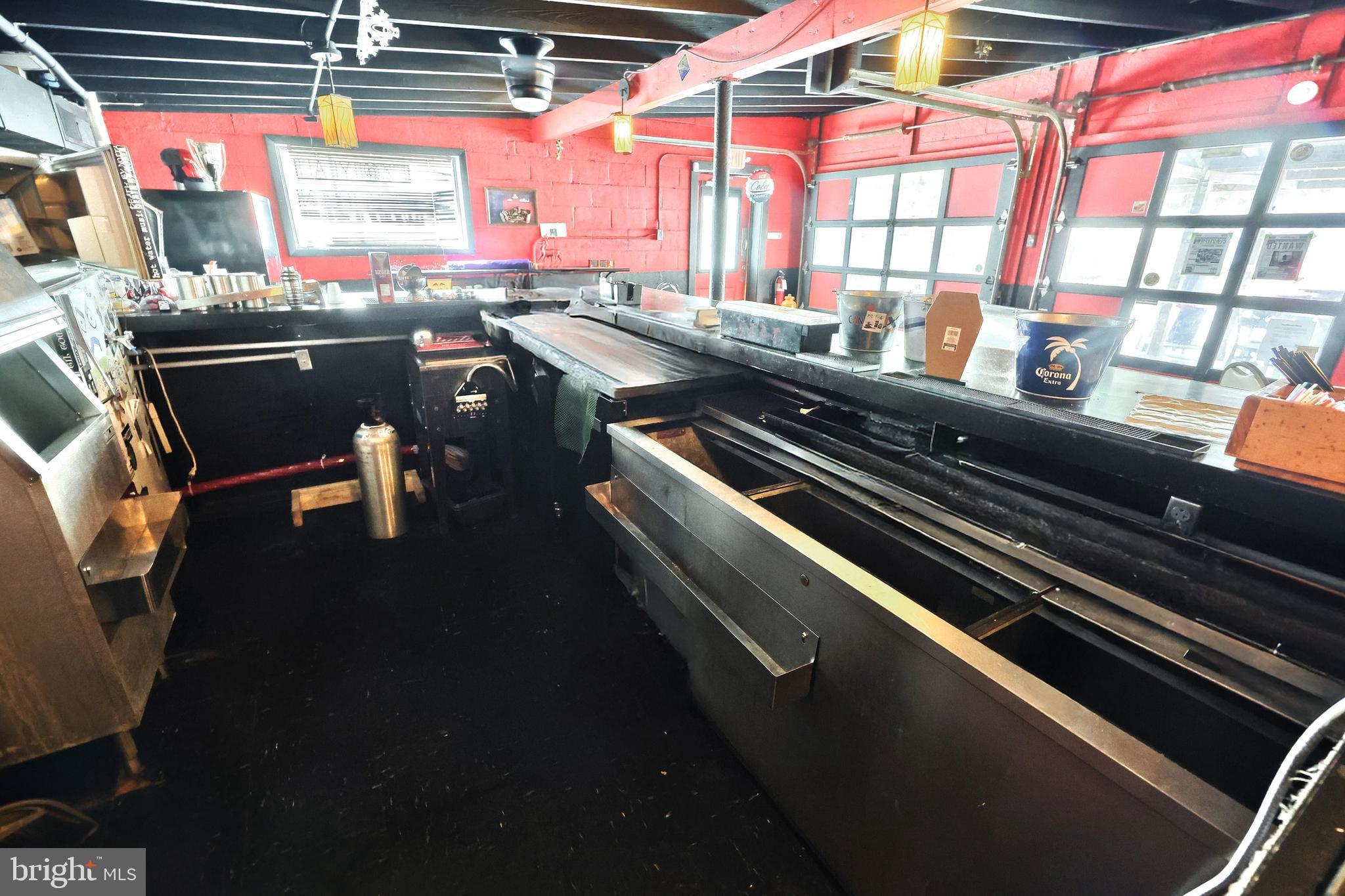 YORK CITY - Commercial Sale