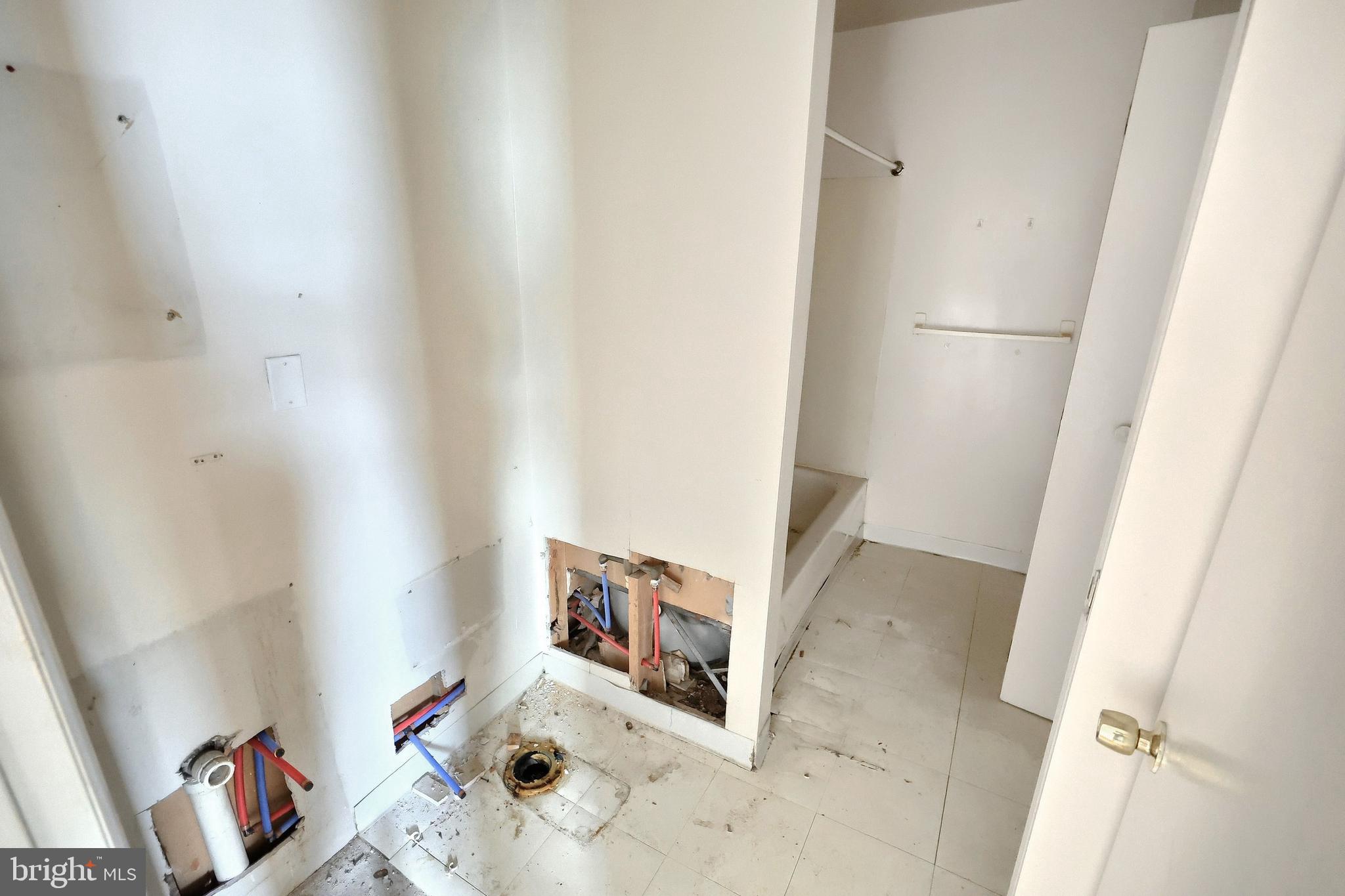 YORK CITY - Commercial Sale