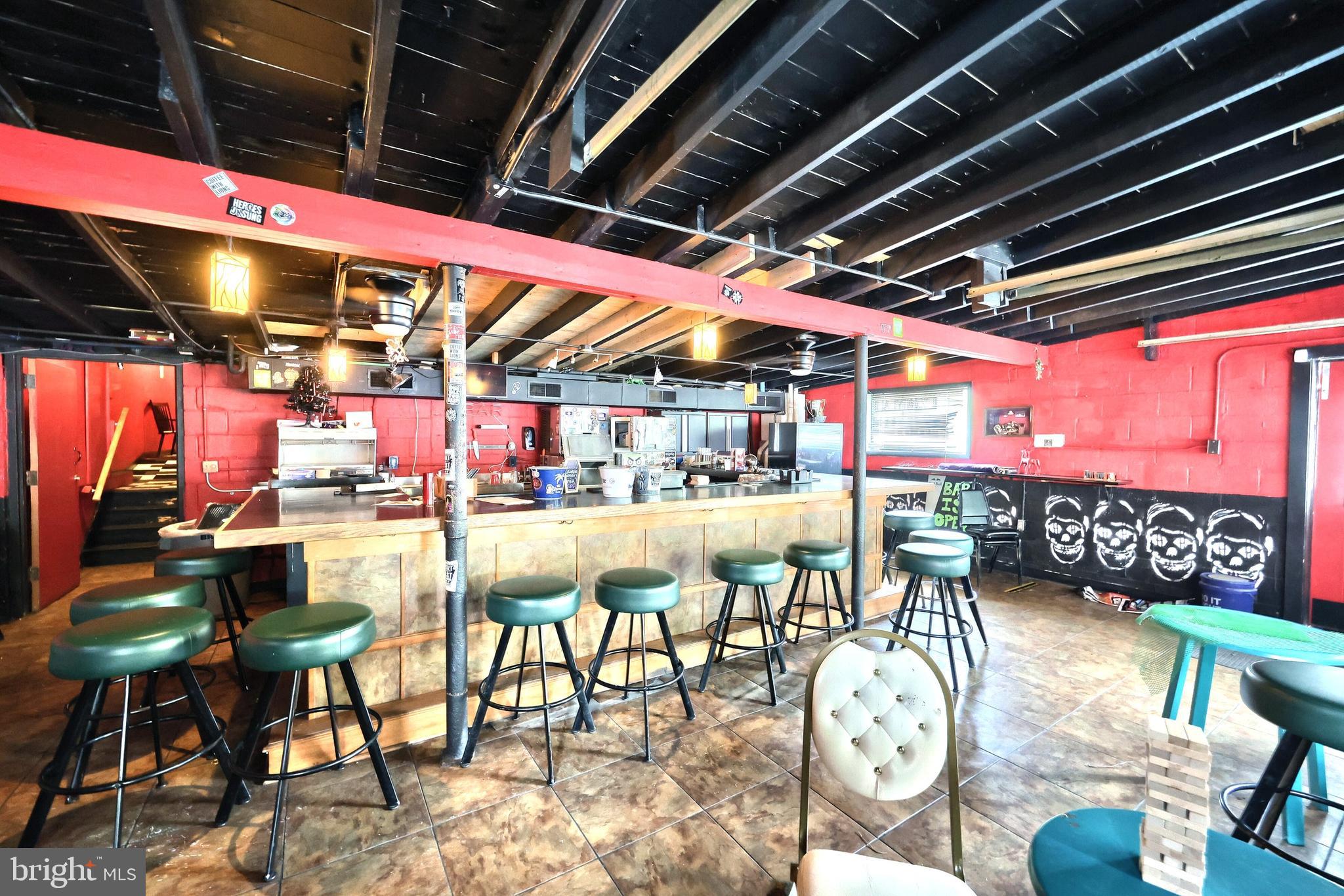 YORK CITY - Commercial Sale