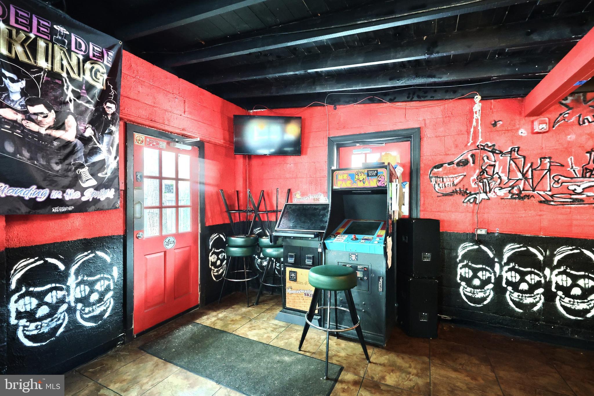 YORK CITY - Commercial Sale