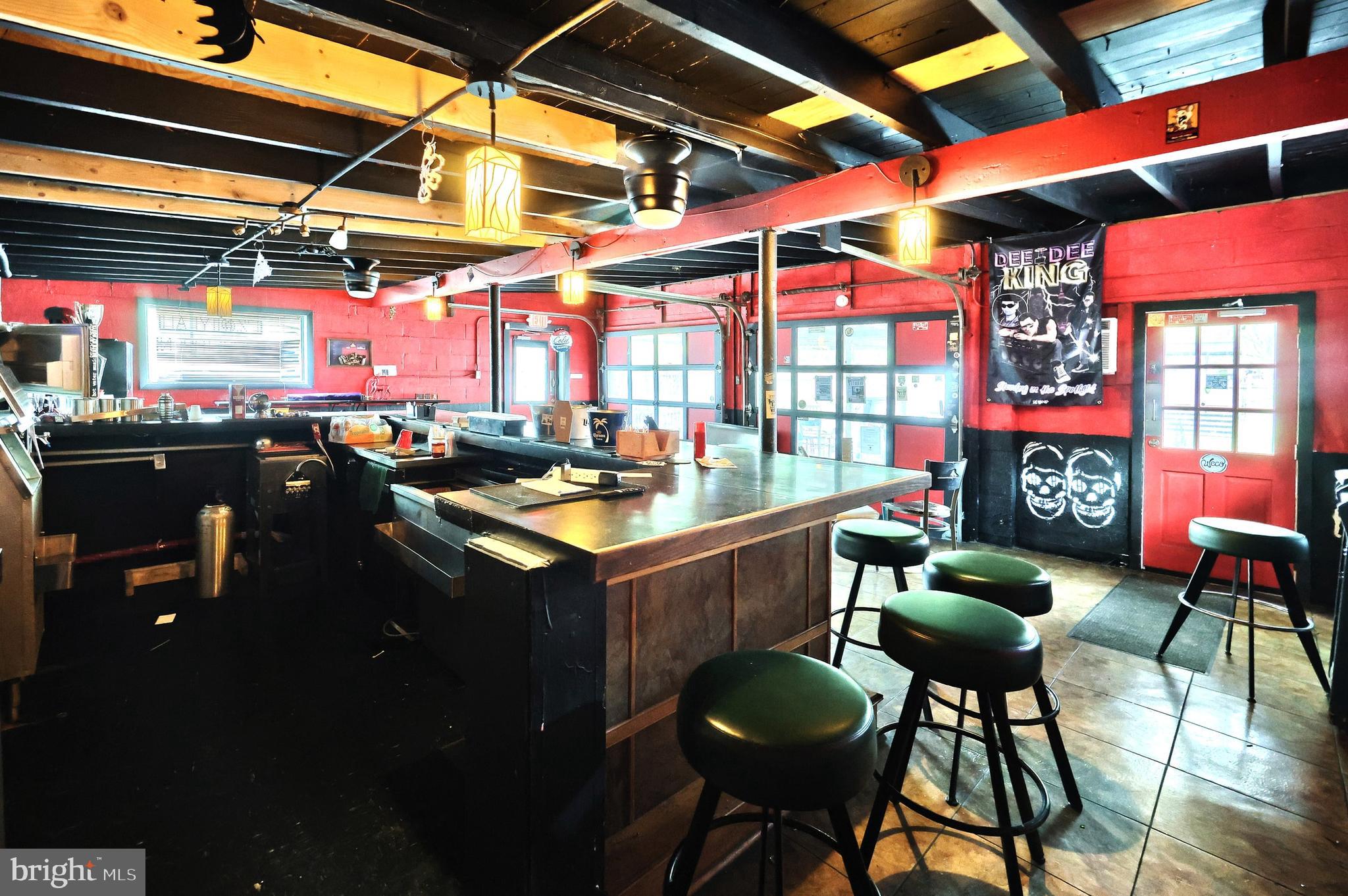 YORK CITY - Commercial Sale