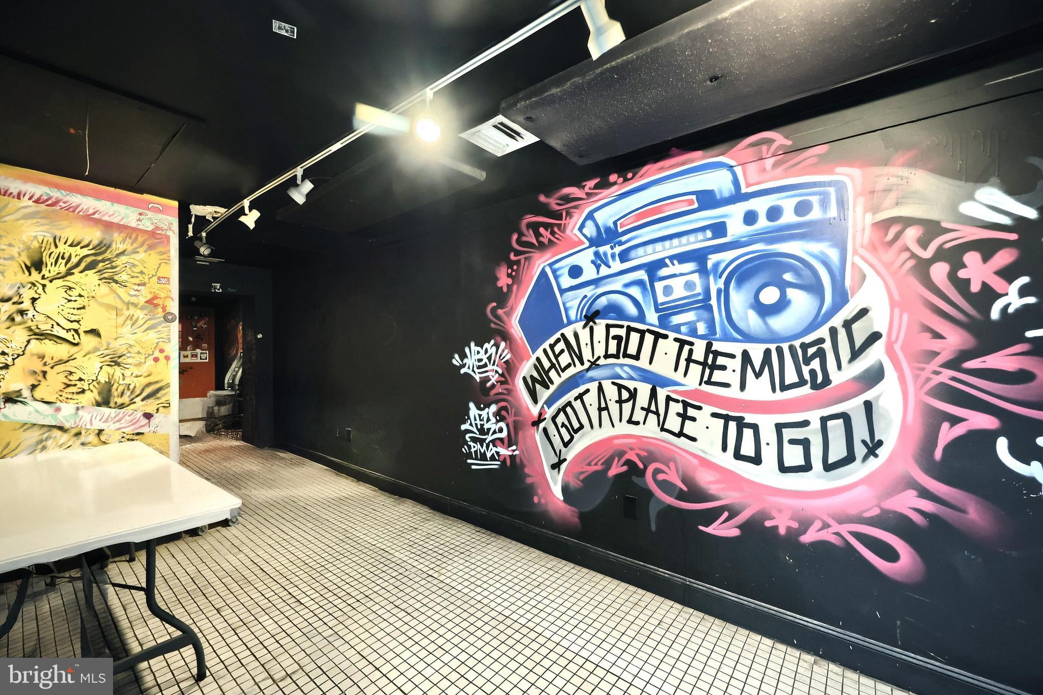 YORK CITY - Commercial Sale