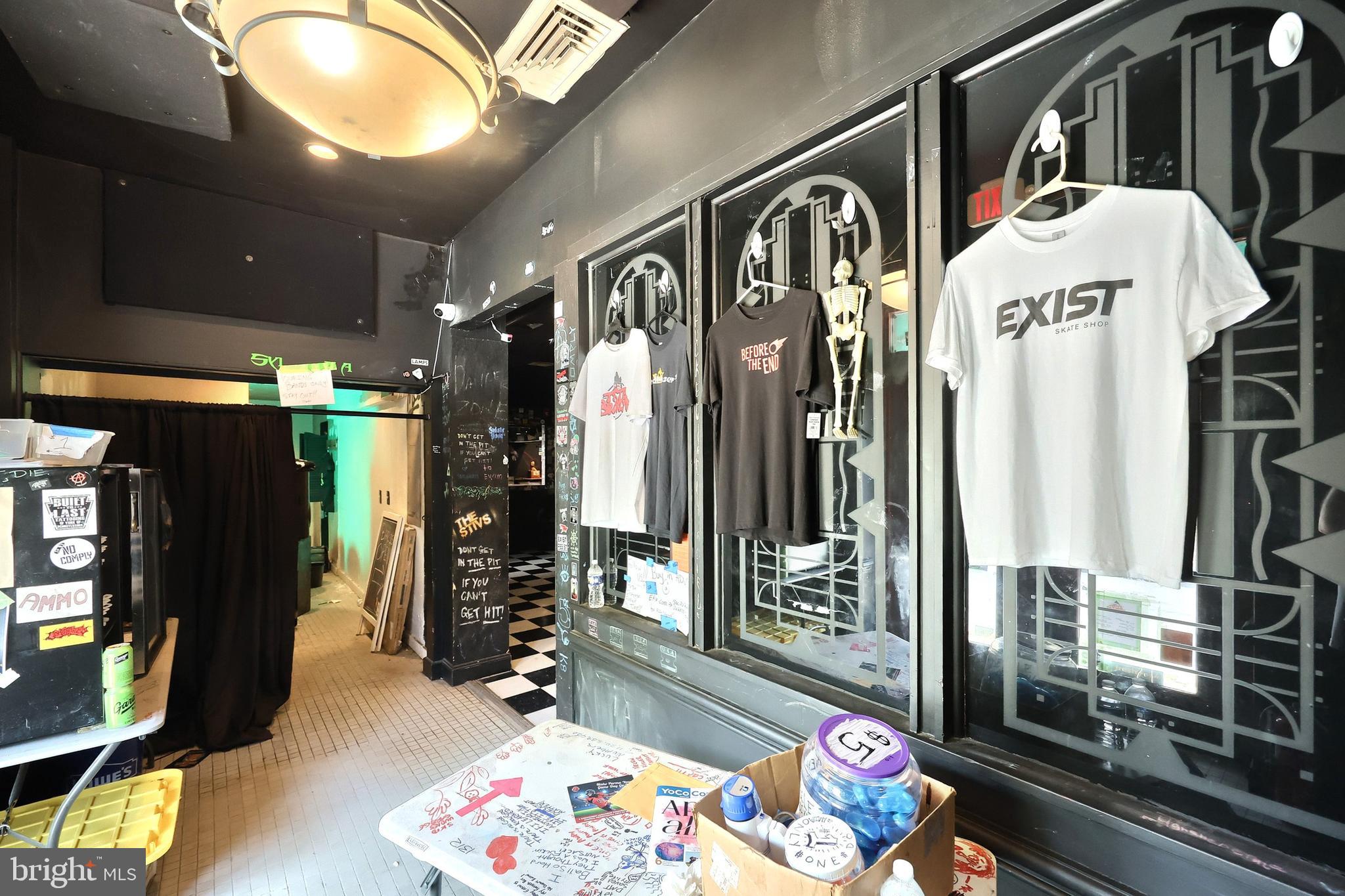 YORK CITY - Commercial Sale