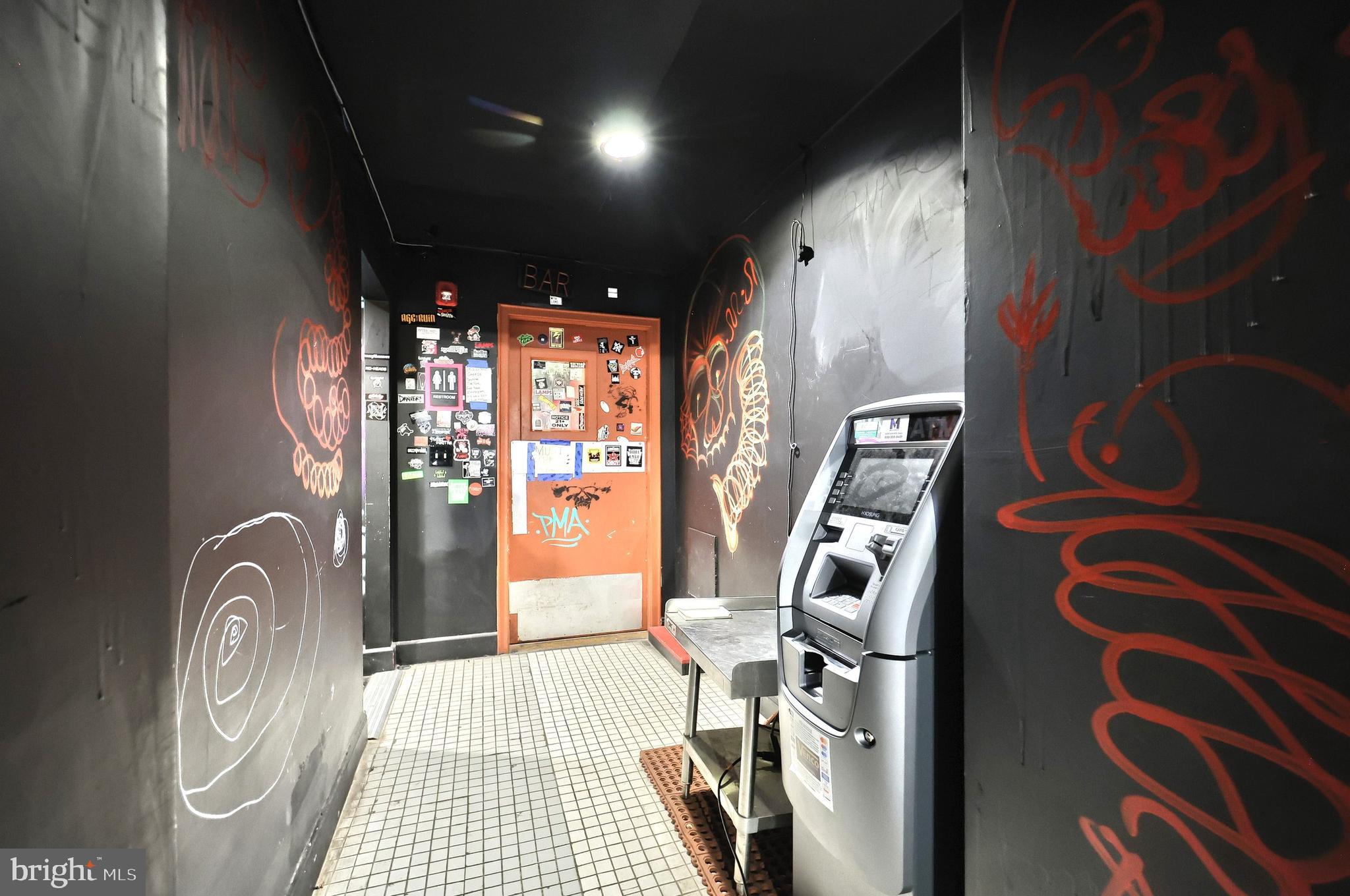 YORK CITY - Commercial Sale