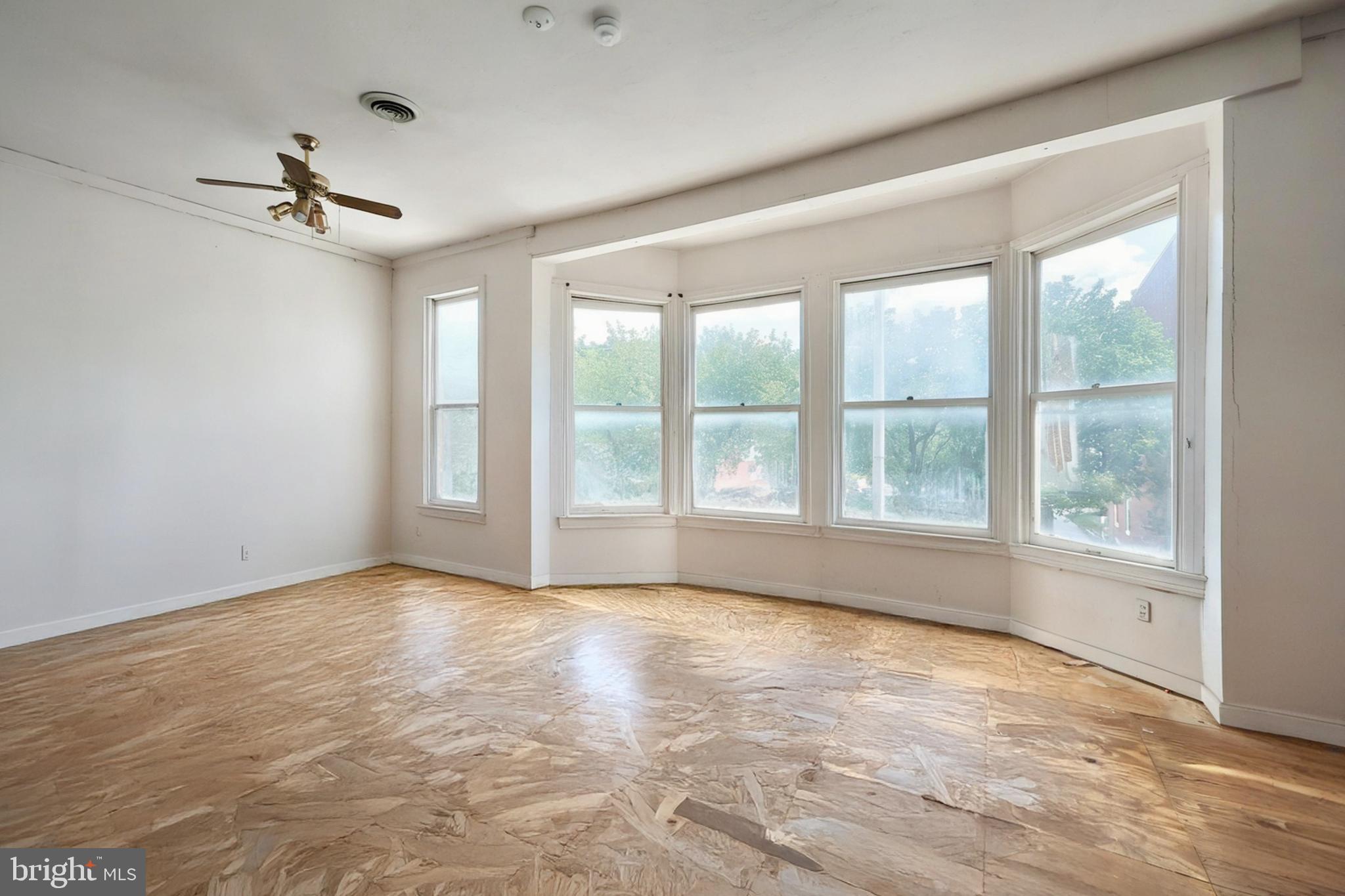 YORK CITY - Commercial Sale