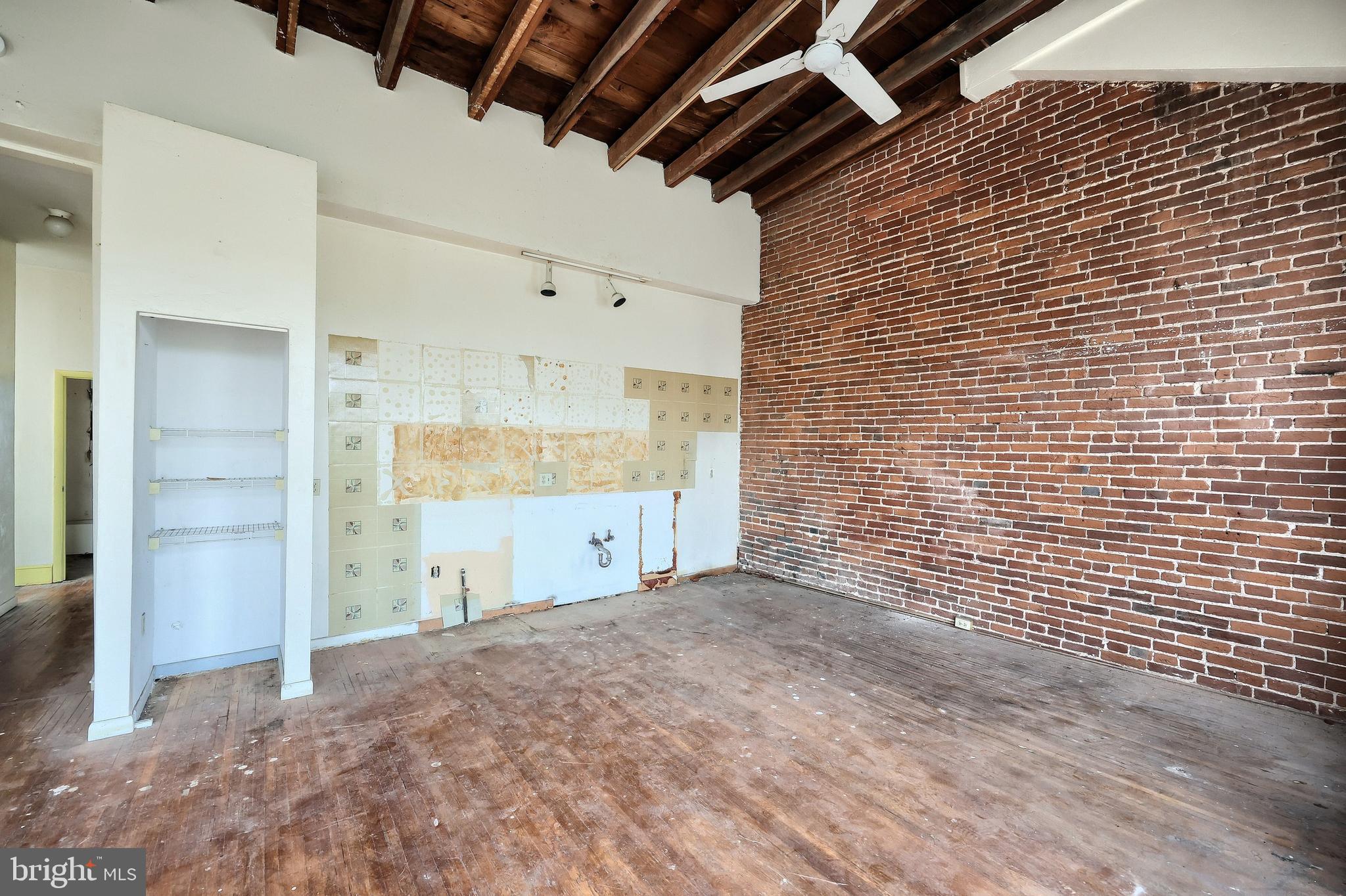 YORK CITY - Commercial Sale