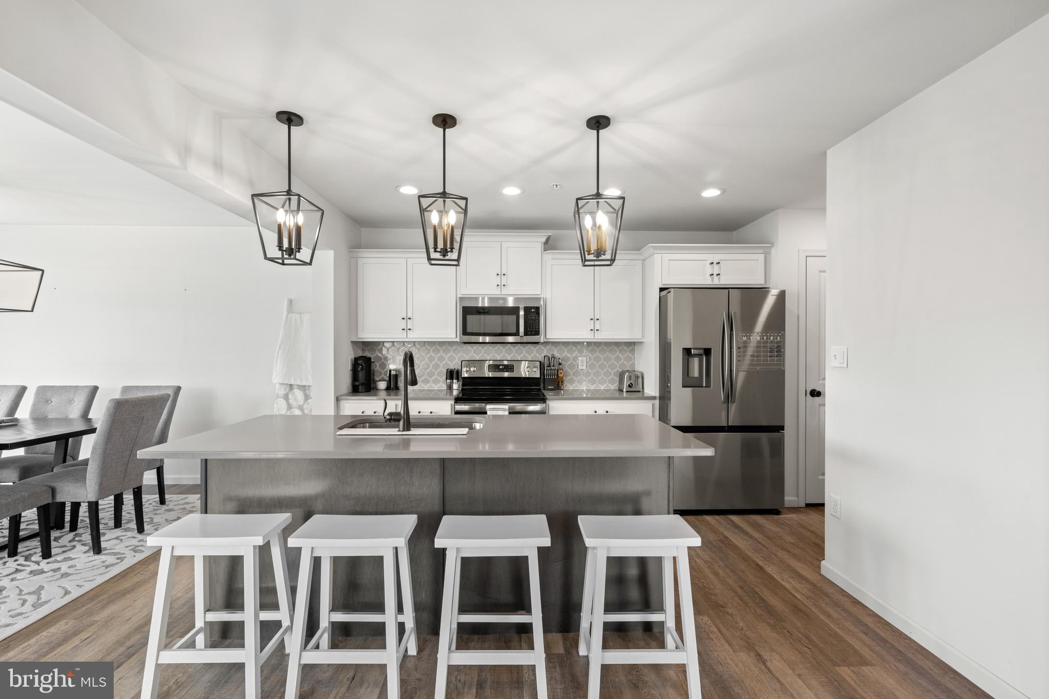 ROLLING MEADOWS - Residential