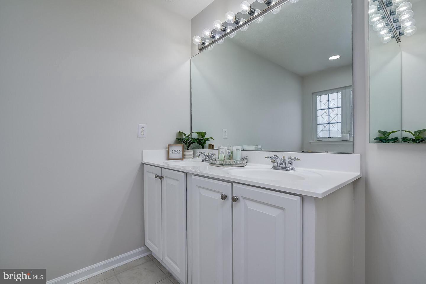 VILLAGES OF DORCHESTER - Residential Lease