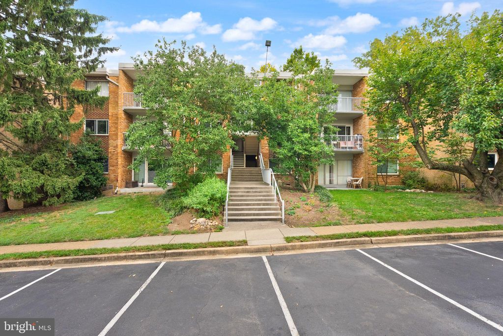 Photo of 2909 Charing Cross Road #12, FALLS CHURCH, VA 22042 (MLS # VAFX2268272)