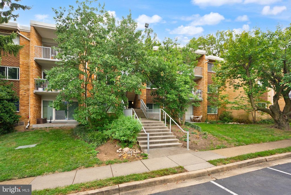 Photo of 2909 Charing Cross Road #12, FALLS CHURCH, VA 22042 (MLS # VAFX2268272)