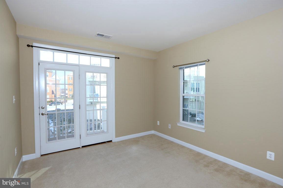 VILLAGES OF URBANA - Residential Lease