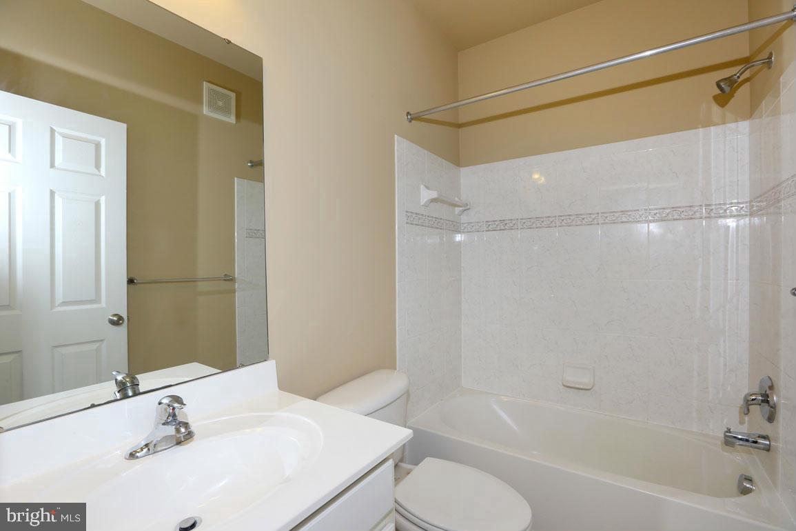 VILLAGES OF URBANA - Residential Lease