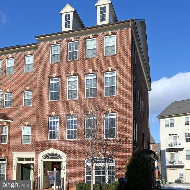 VILLAGES OF URBANA - Residential Lease