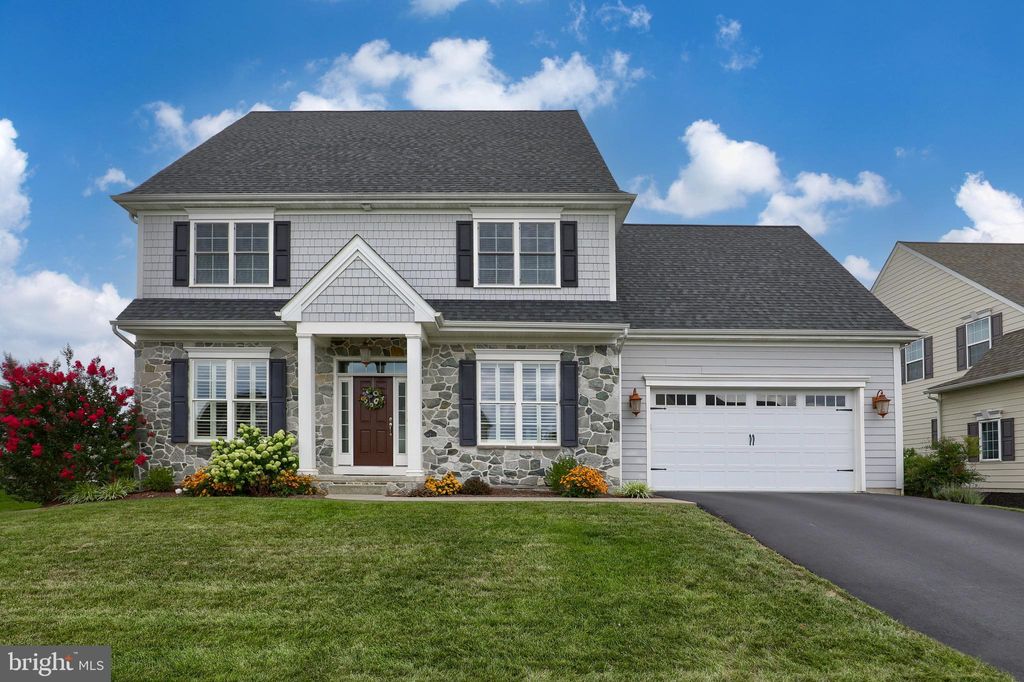 Photo of 678 WARMINSTER, LITITZ, PA 17543 (MLS # PALA2038892)