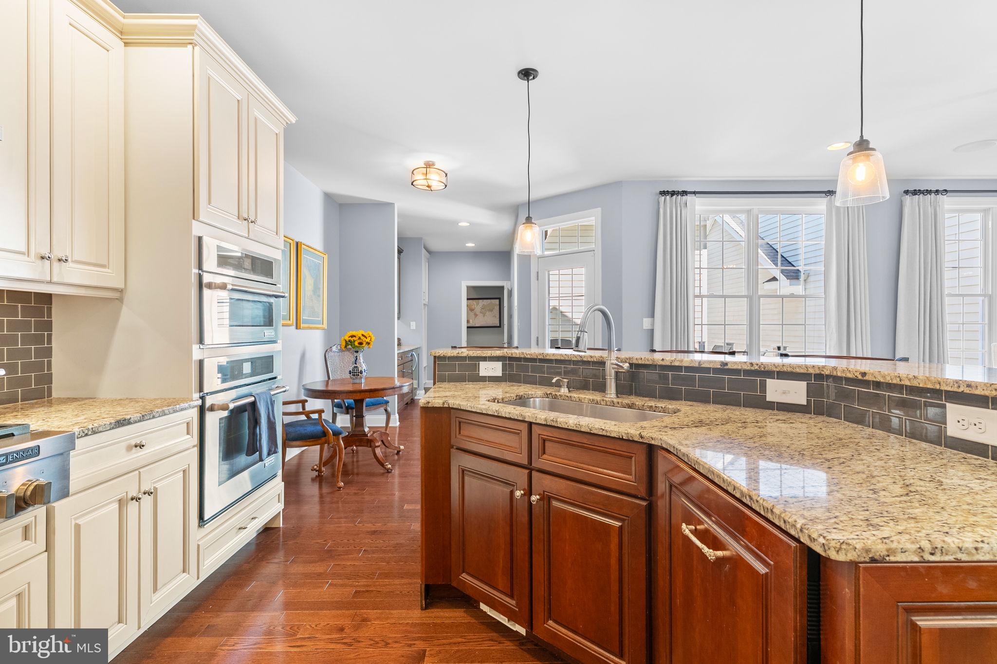 NEWTOWN WALK - Residential