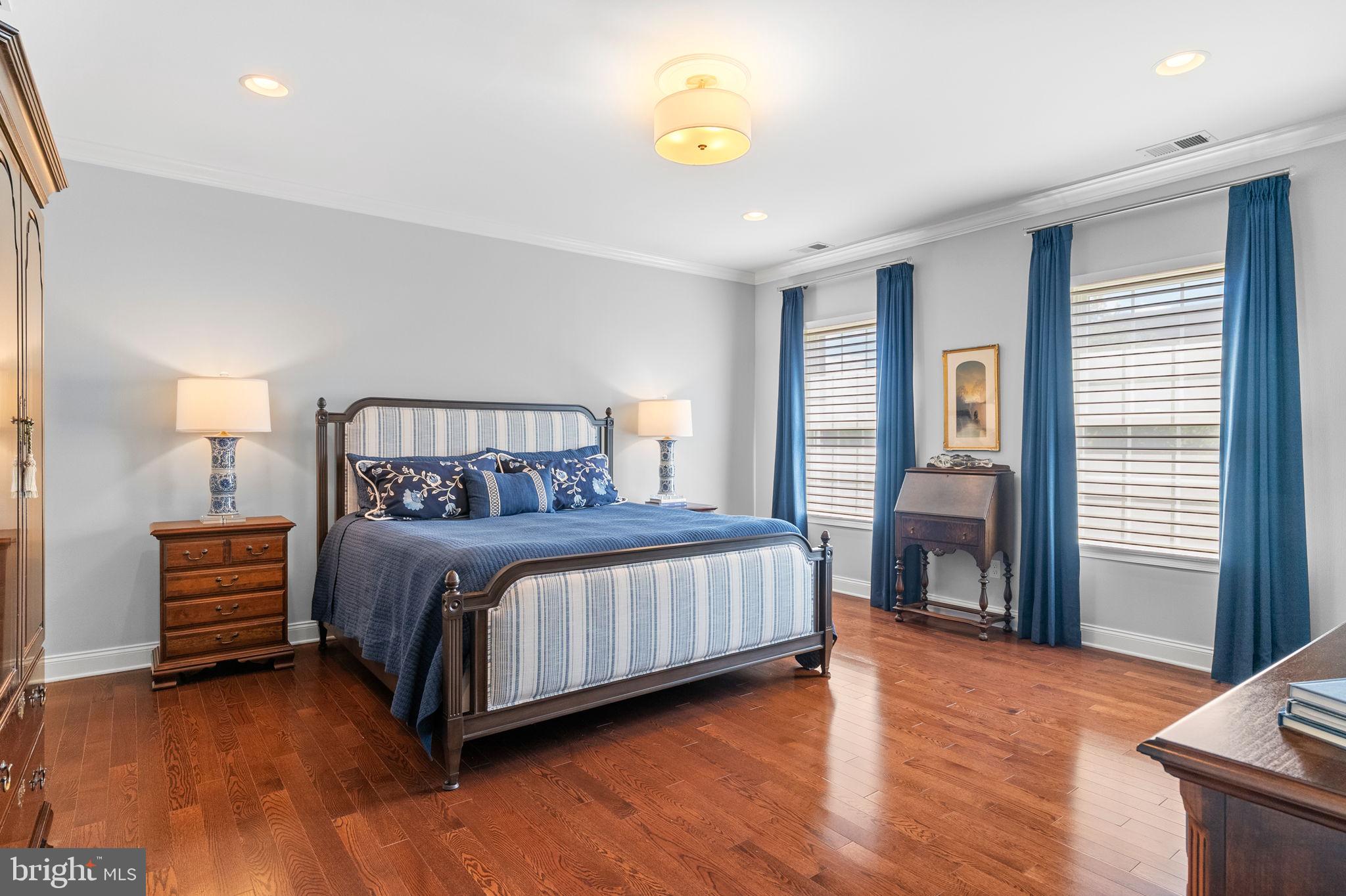 NEWTOWN WALK - Residential