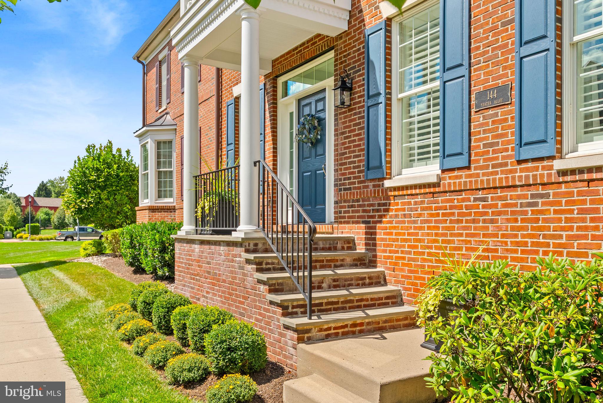 NEWTOWN WALK - Residential