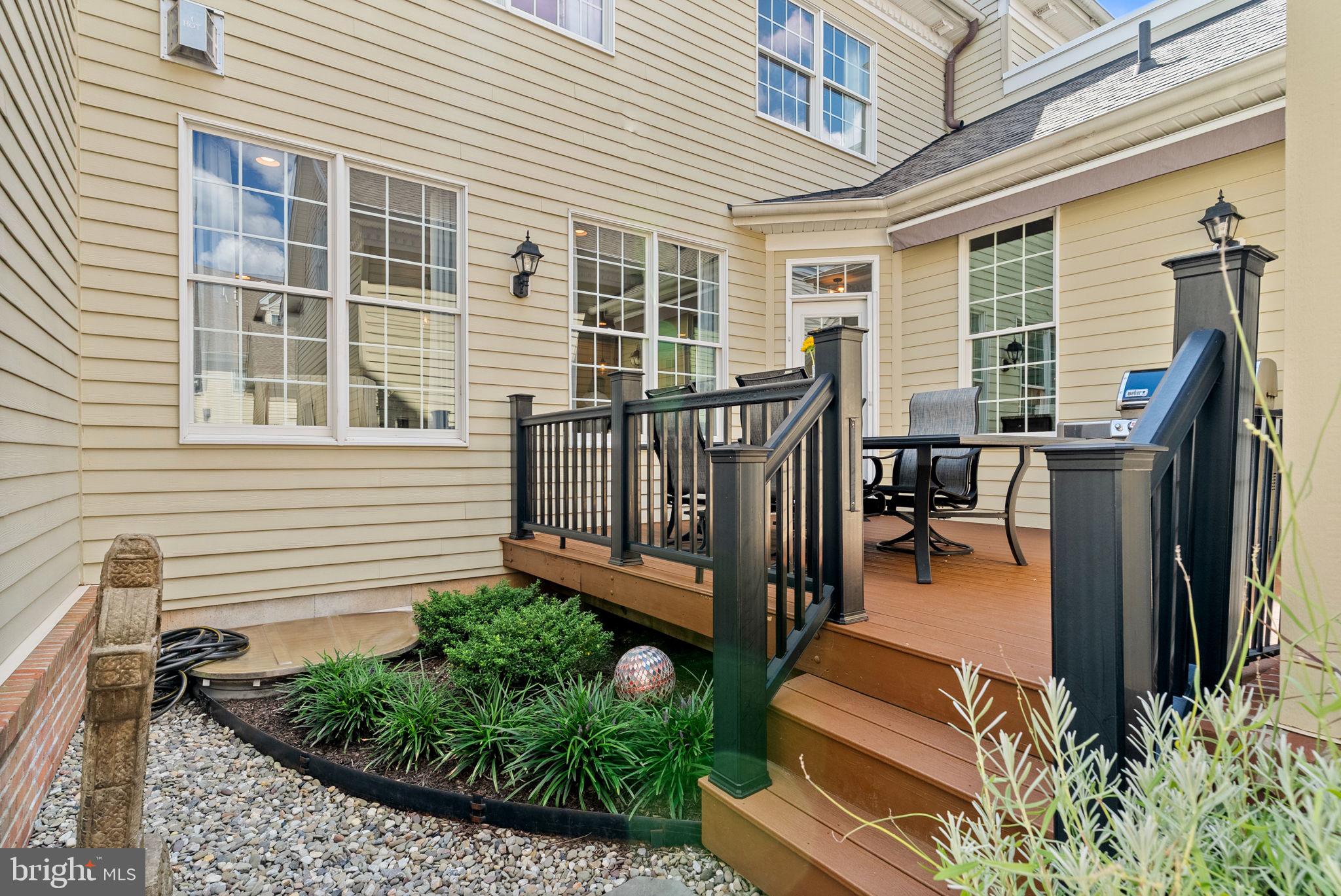 NEWTOWN WALK - Residential