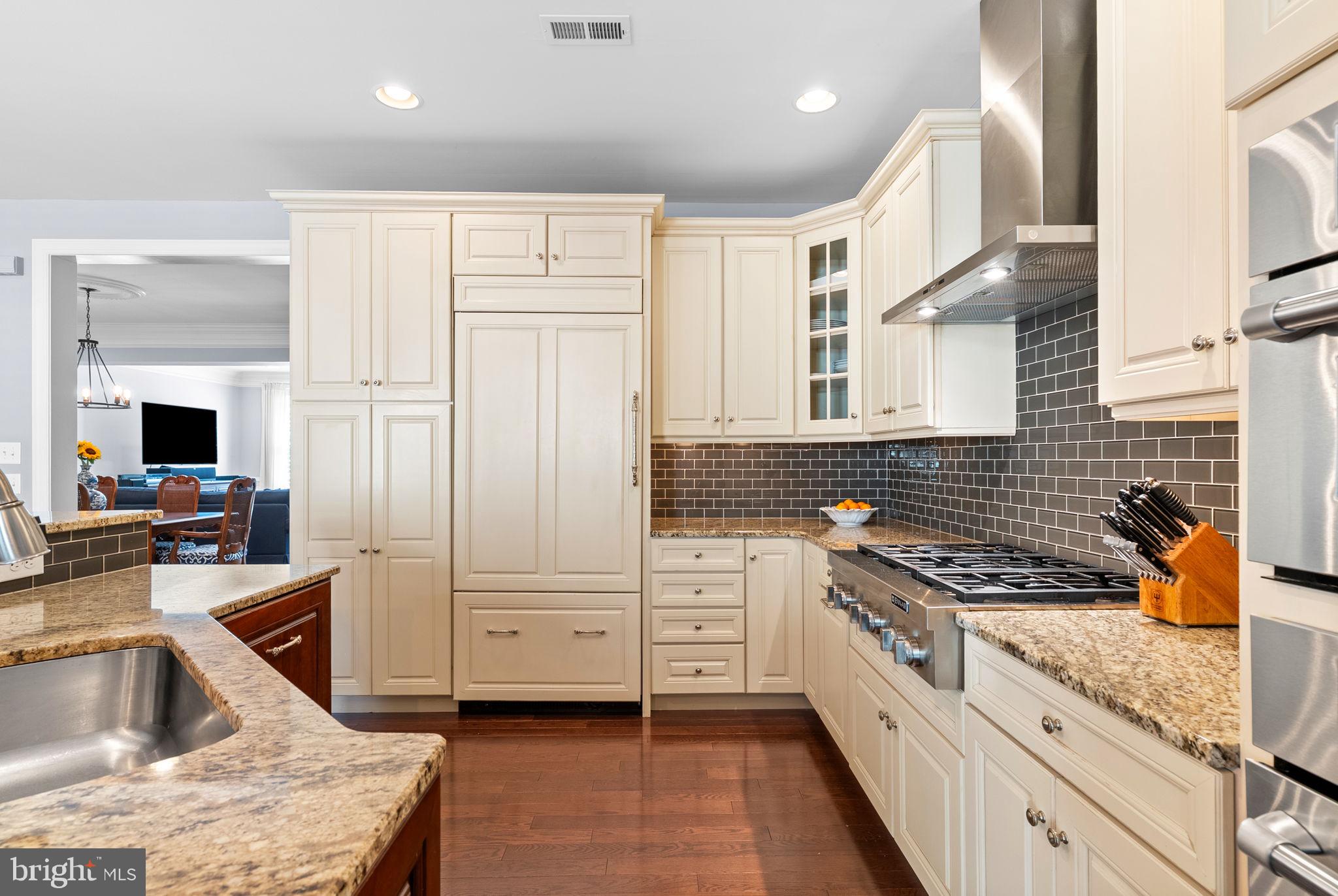 NEWTOWN WALK - Residential