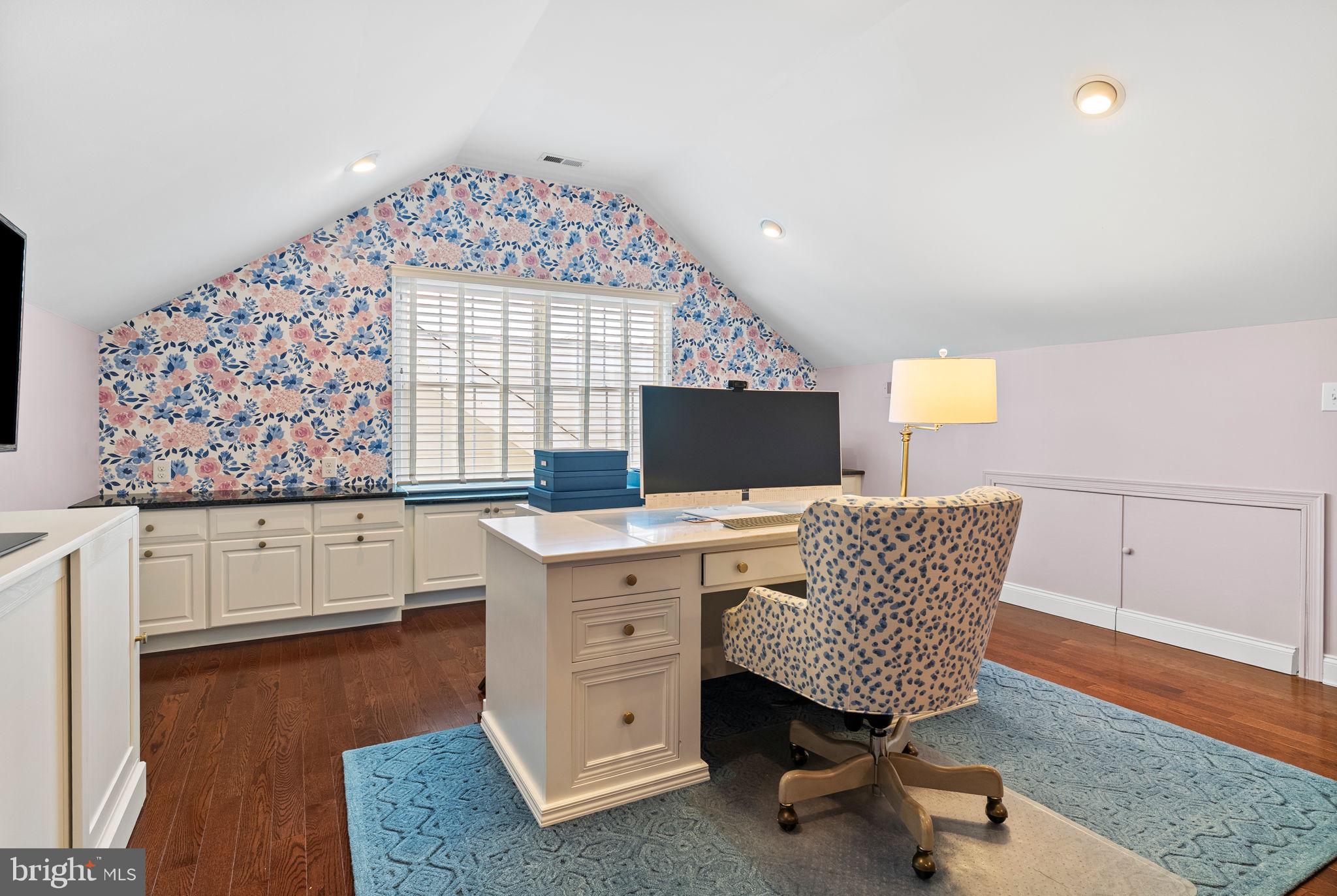 NEWTOWN WALK - Residential