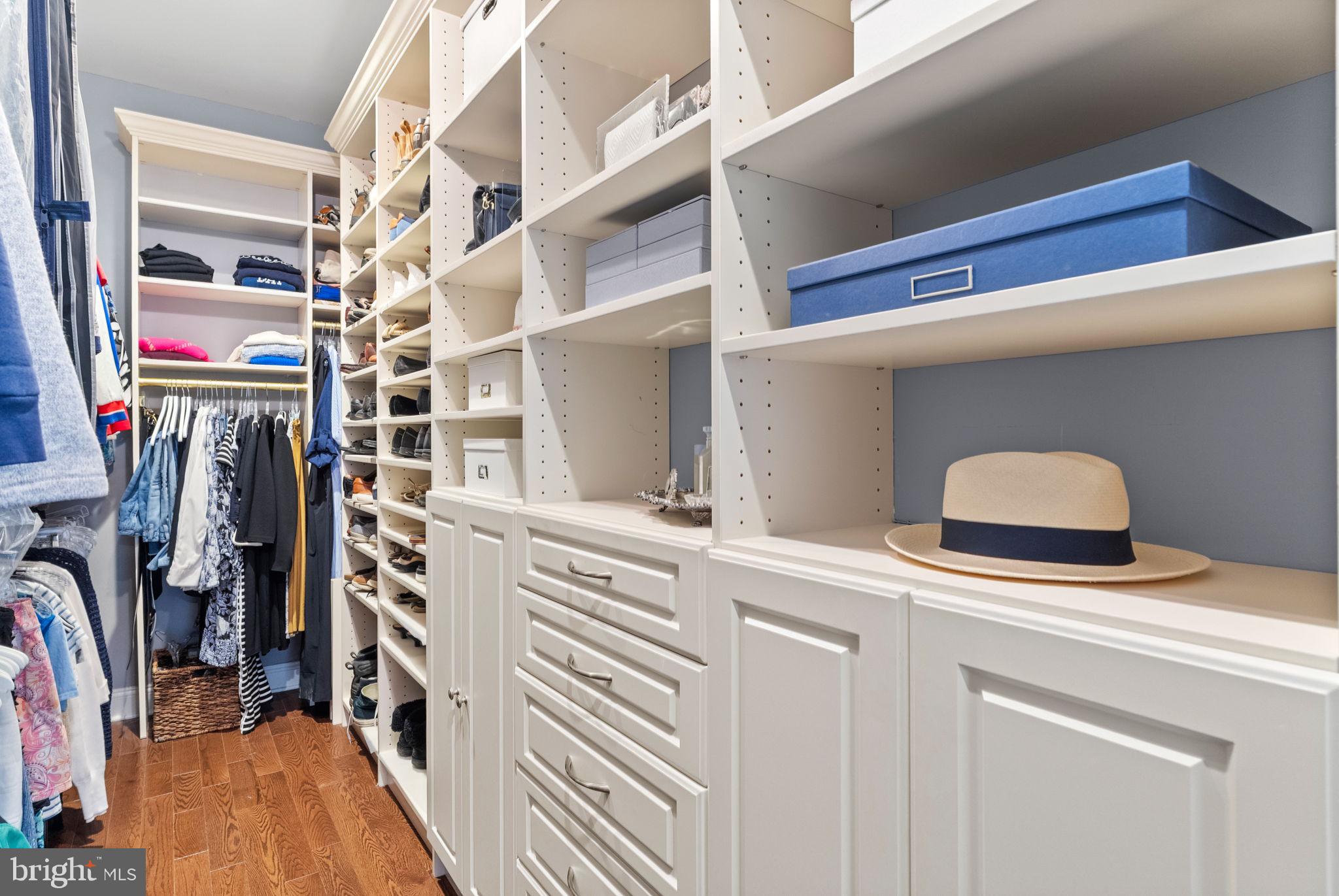 NEWTOWN WALK - Residential