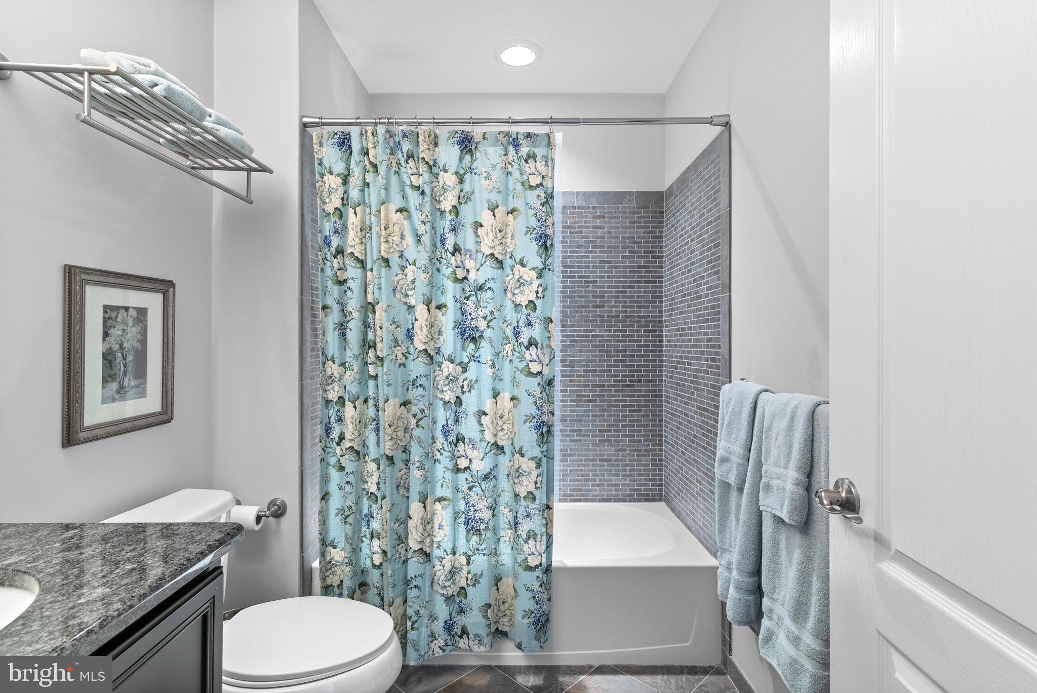 NEWTOWN WALK - Residential