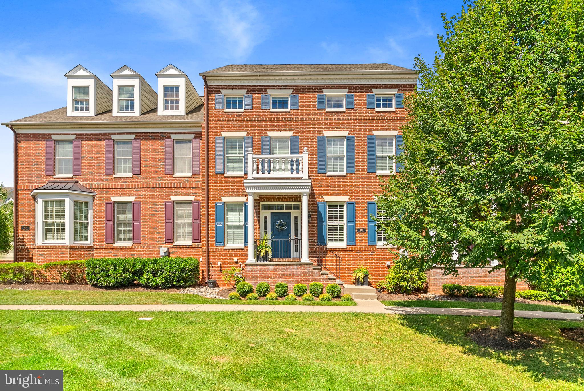 NEWTOWN WALK - Residential