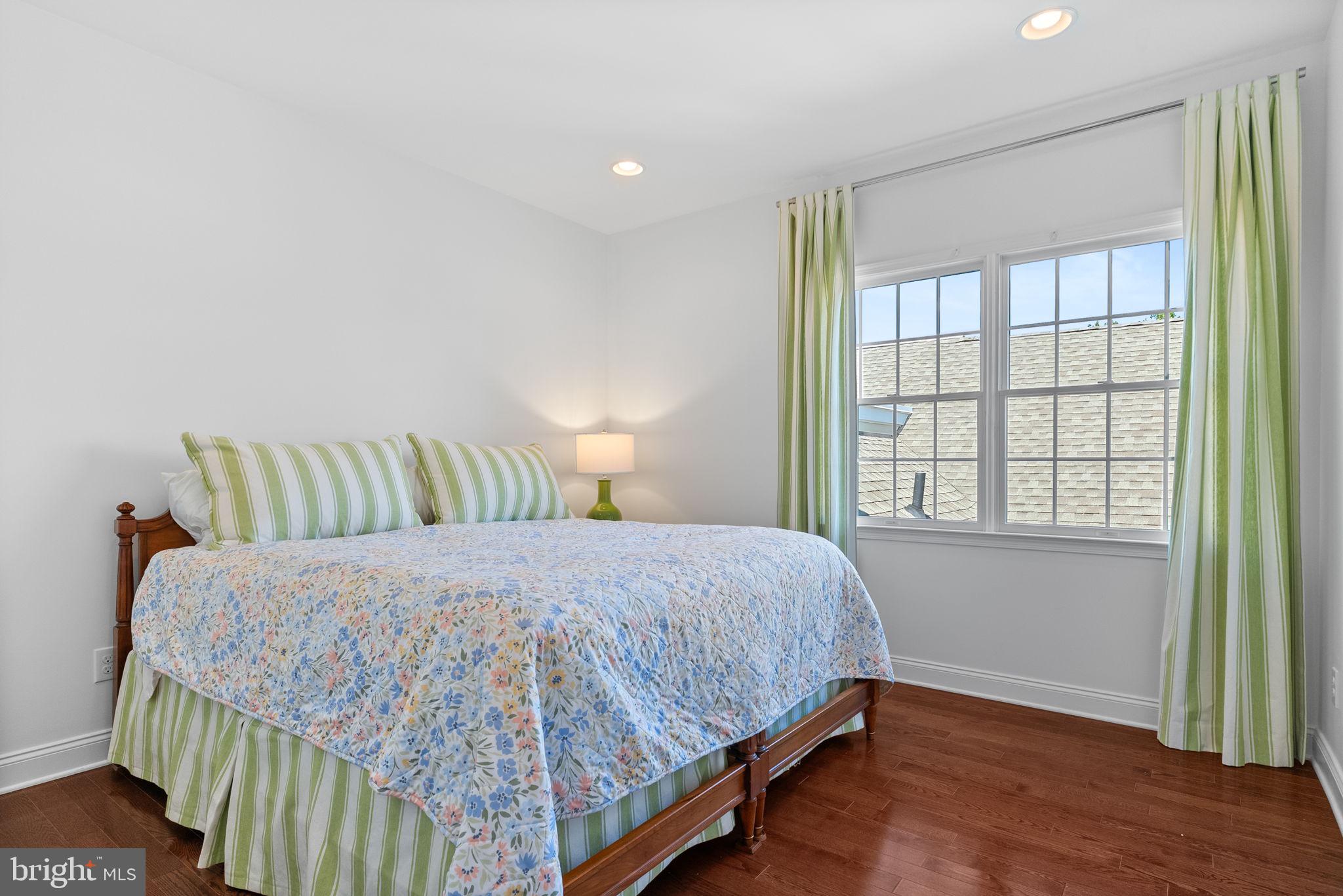 NEWTOWN WALK - Residential